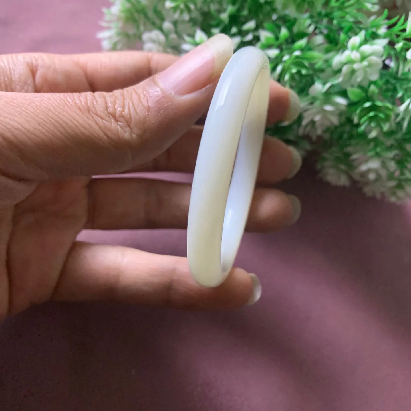 和田玉51圈口羊脂白手镯，玉质细腻油润 底色纯净脂粉好，品质好