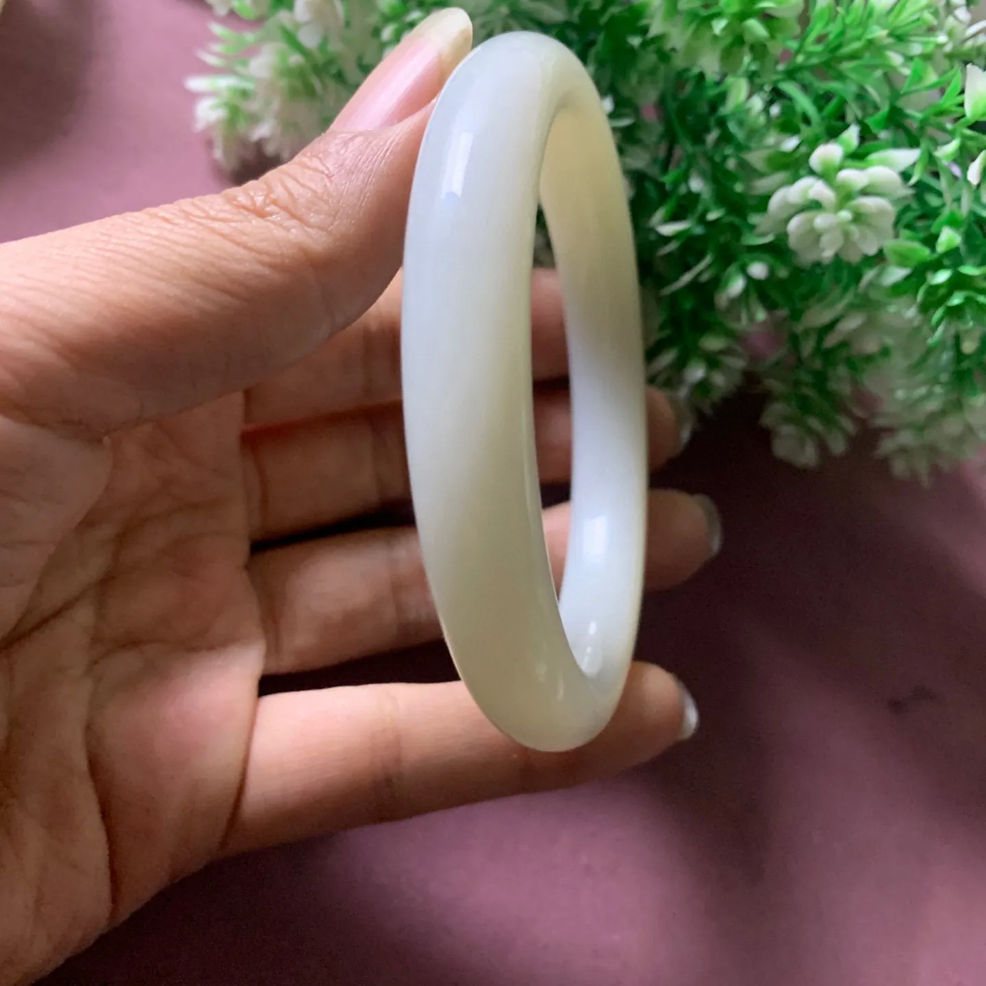 和田玉63圈口羊脂白手镯，玉质细腻油润 底色纯净脂粉好，品质好