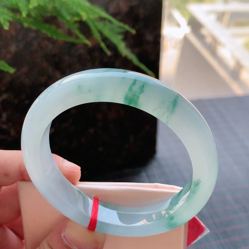 正圈高冰飘花 无瑕 尺寸:57.6/12.4/8.8 花美 种水好