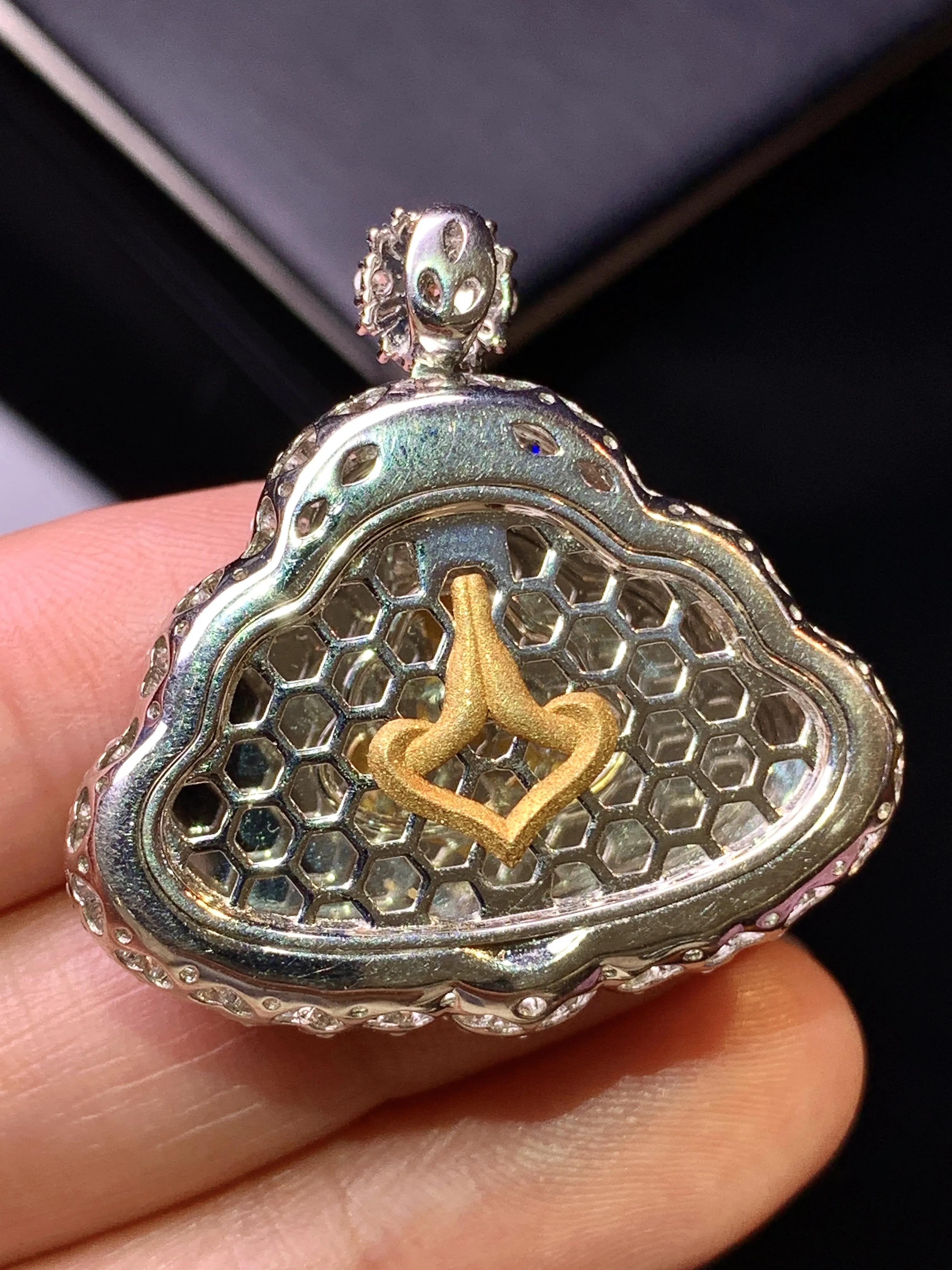 18k金钻镶嵌满绿佛公吊坠 玉质细腻 色泽清新艳丽 整体尺寸33*33*10.2