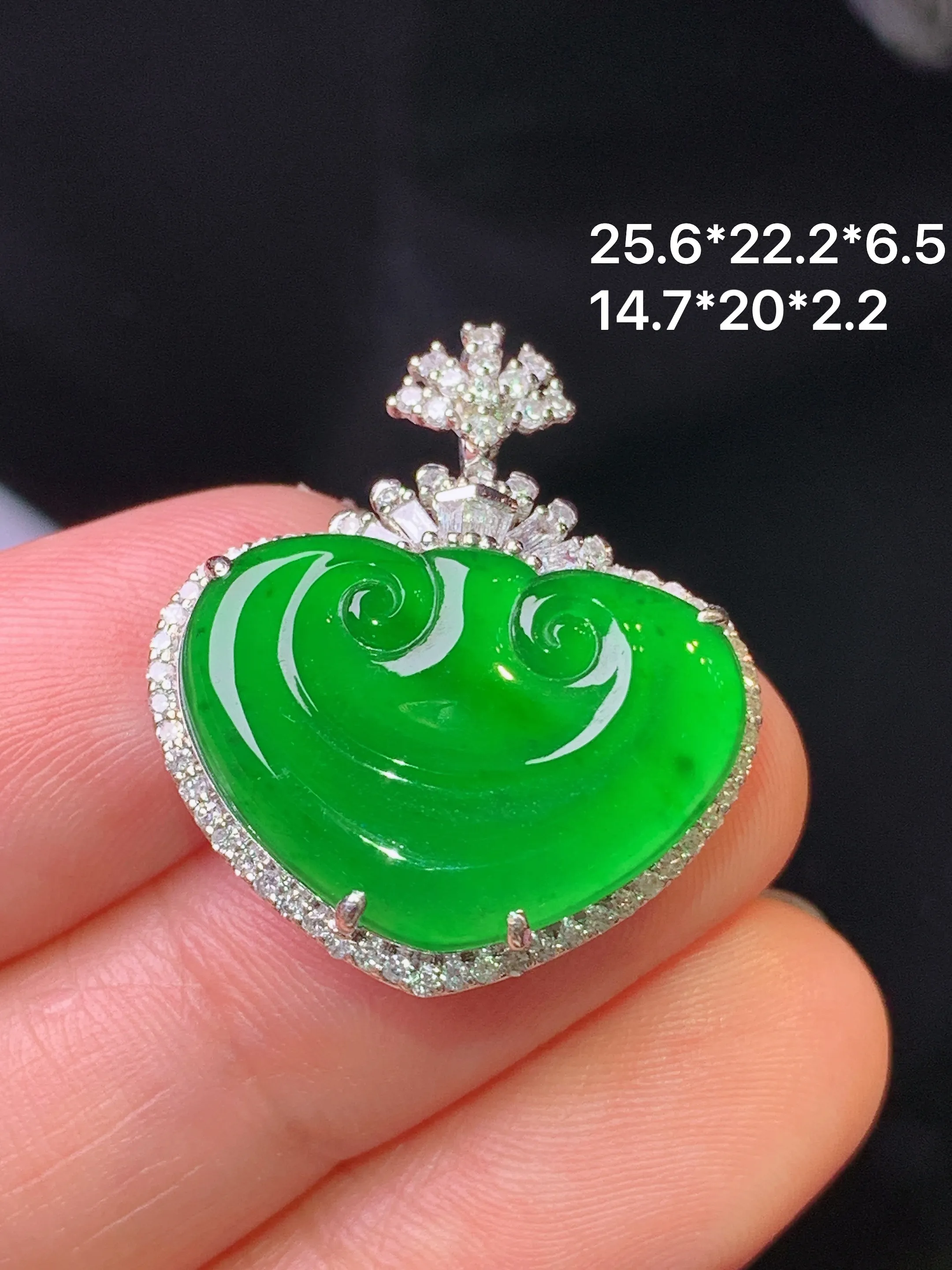 18k金钻镶嵌满绿如意吊坠 玉质细腻 色泽清新艳丽 整体尺寸25.6*22.2*6.5