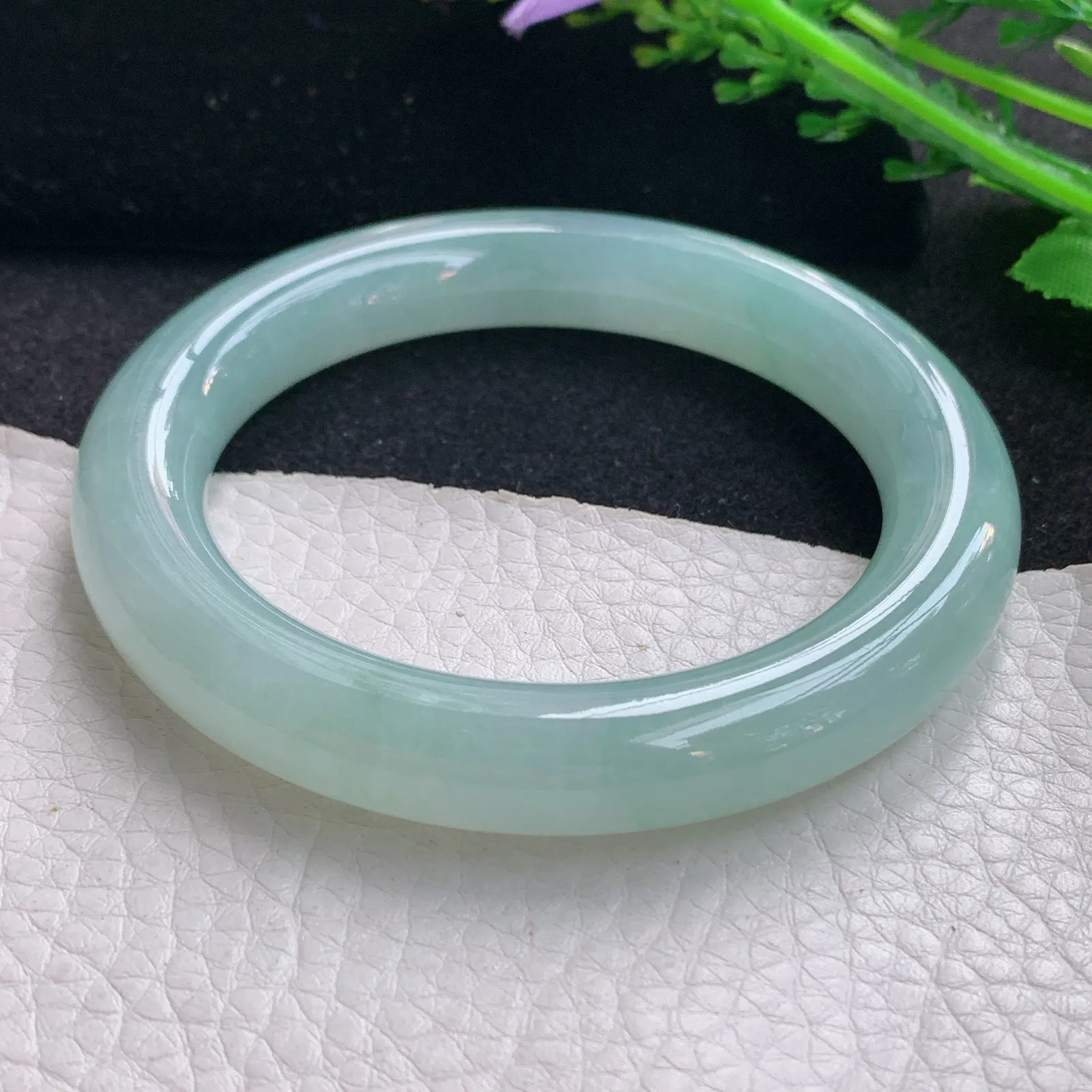 xo自然光57*10.9美人镯 缅甸翡翠a货玉手镯浅绿圆条玉手环