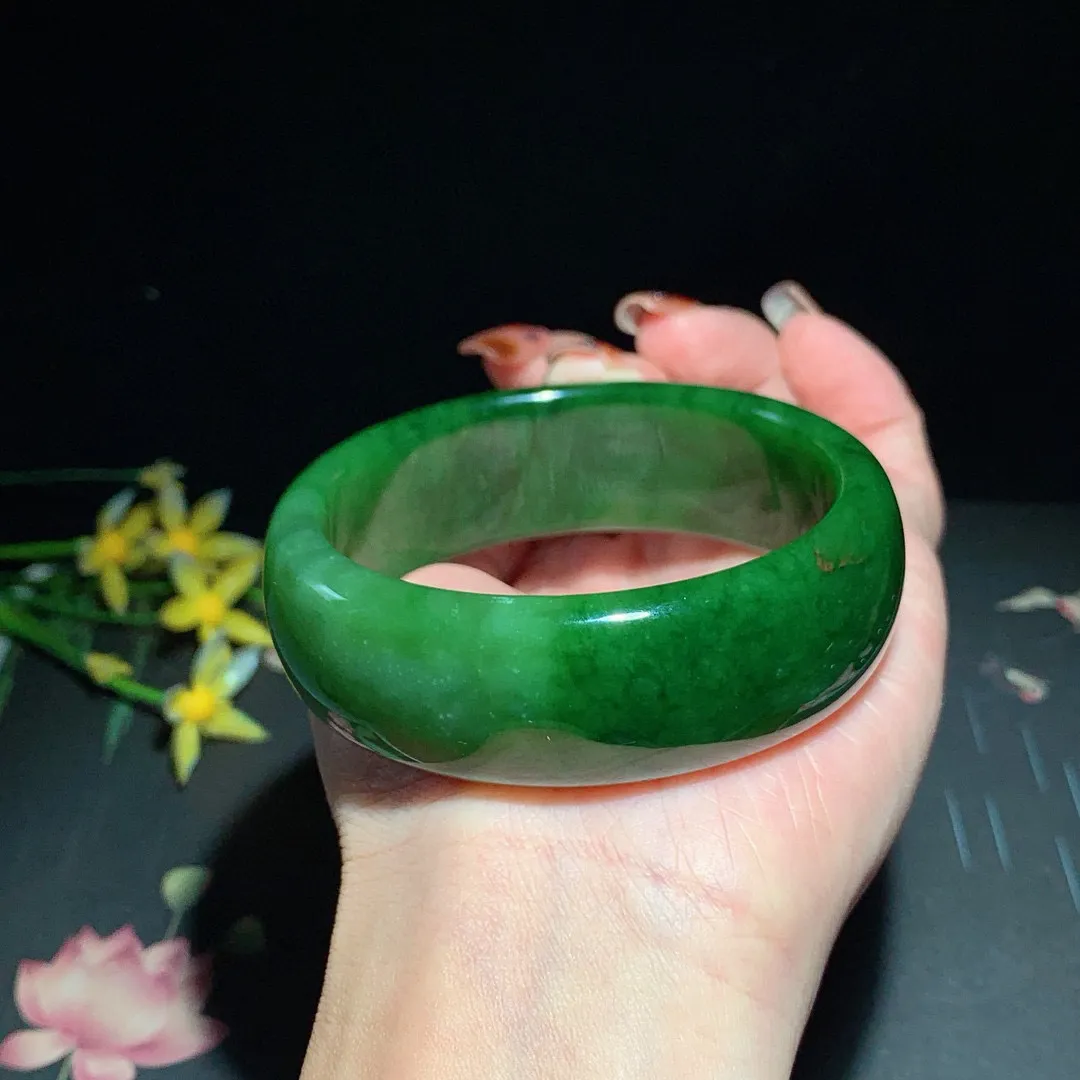 大宽版，和田玉60圈口菠菜绿宽版碧玉手镯！圈口60宽22.3玉质细腻油润 底色纯净 无纹裂 脂粉好，品质高