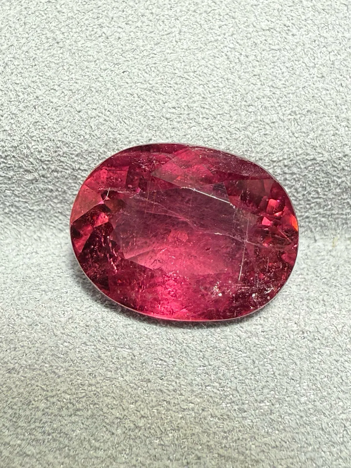 【高端珠宝】天然极美卢比来碧玺裸石
重量: 5.54ct  规格: 12.7*9.7*6.2毫米
精湛切工，满身火彩
台面大，实物更美，可以代镶嵌设计。