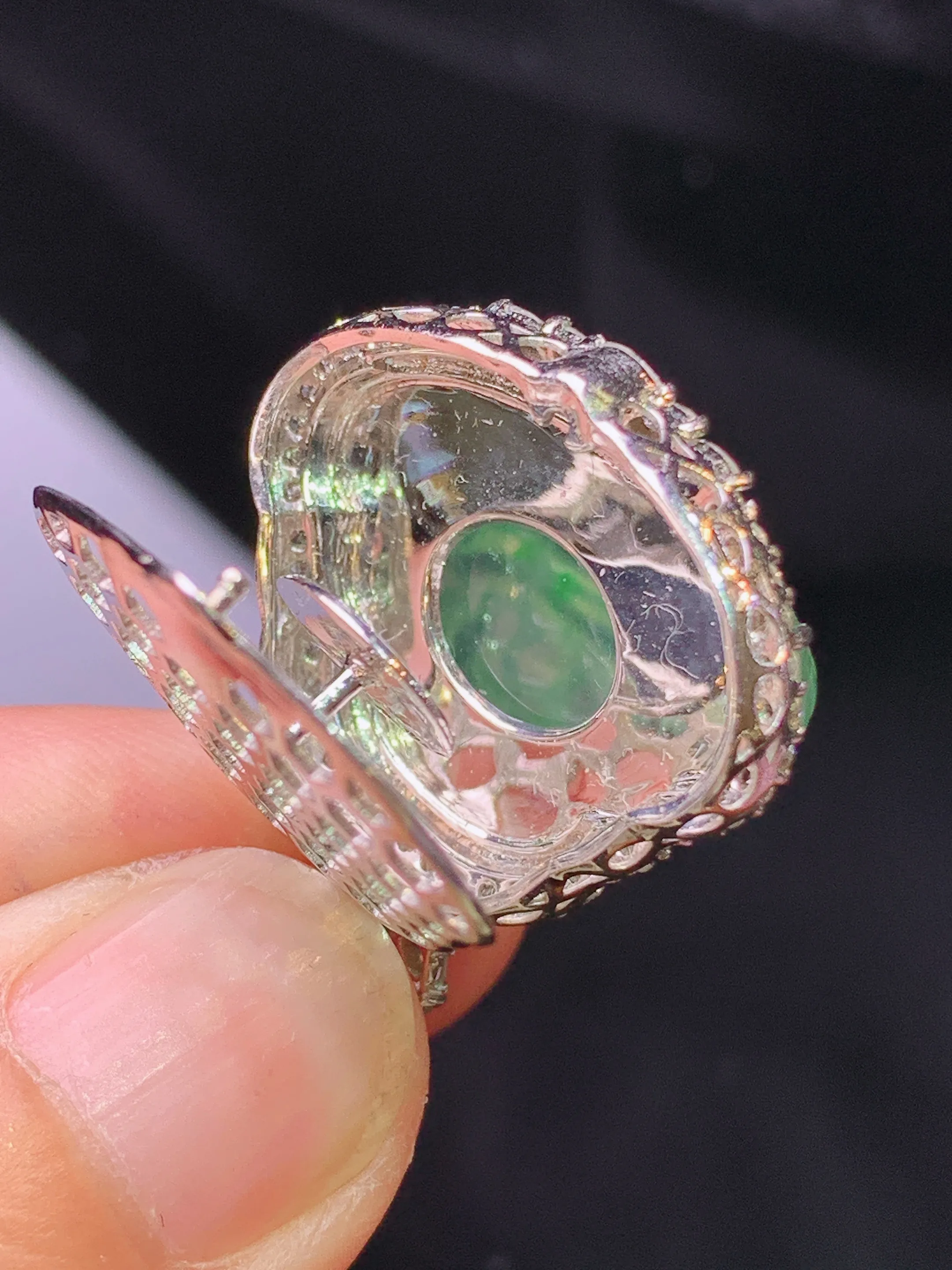 18k金钻镶嵌翠绿佛公吊坠 玉质细腻 色泽清新艳丽 整体尺寸28*24*9.8