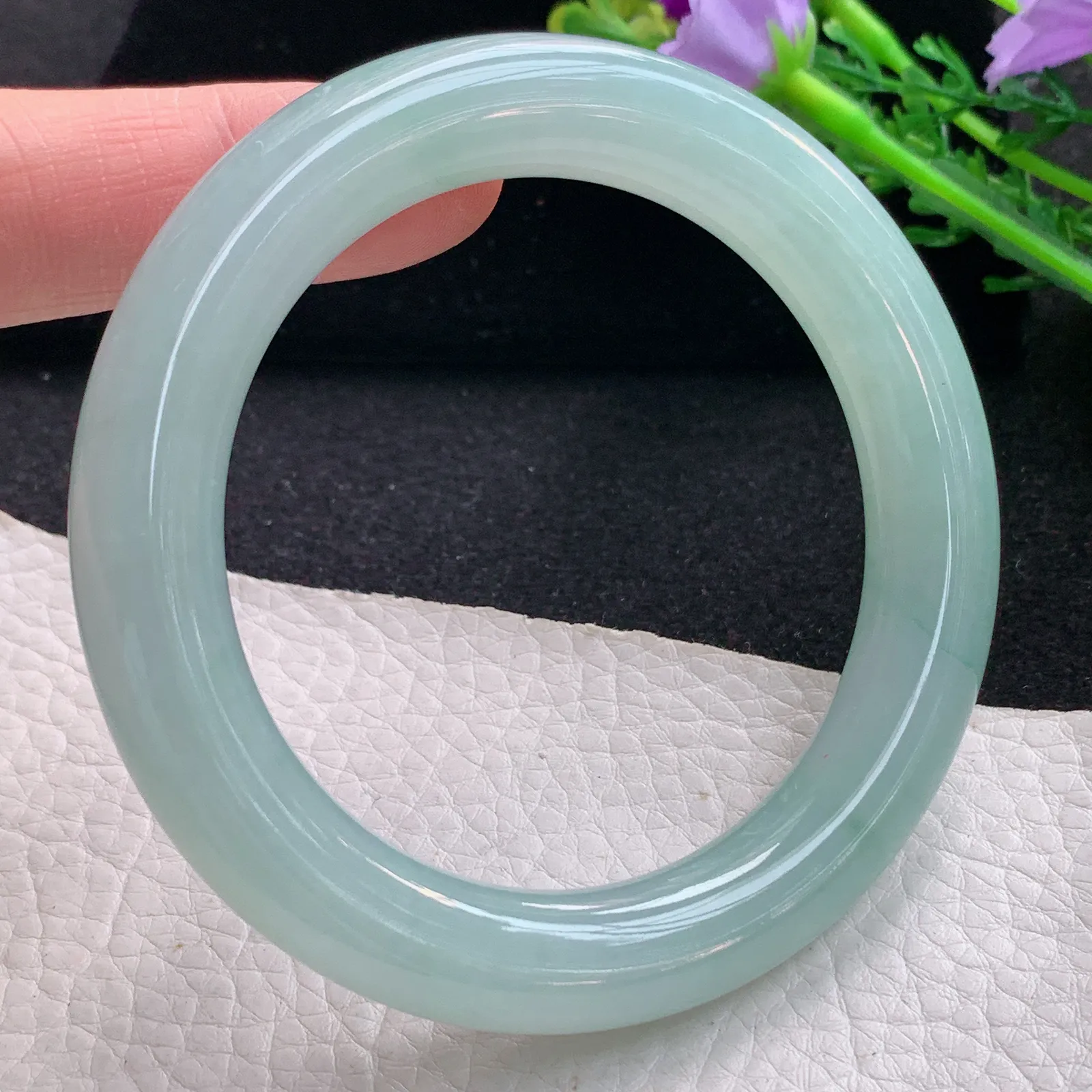 xo自然光57*10.9美人镯 缅甸翡翠a货玉手镯浅绿圆条玉手环