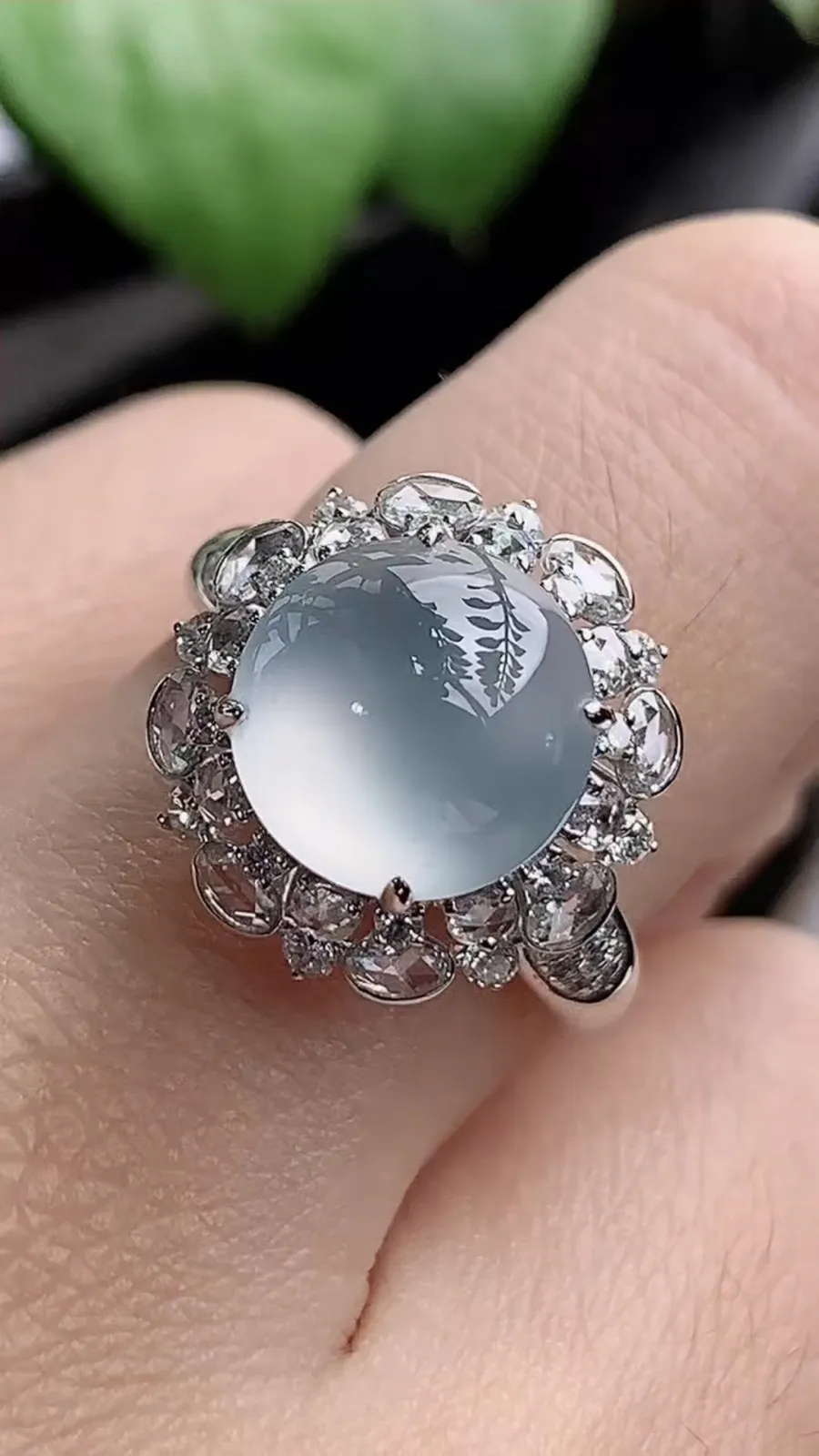 a货翡翠老坑冰种18K金伴钻镶嵌白月光蛋面戒指 圈口17.5裸石尺寸10.2mm 重量4.66g 1205