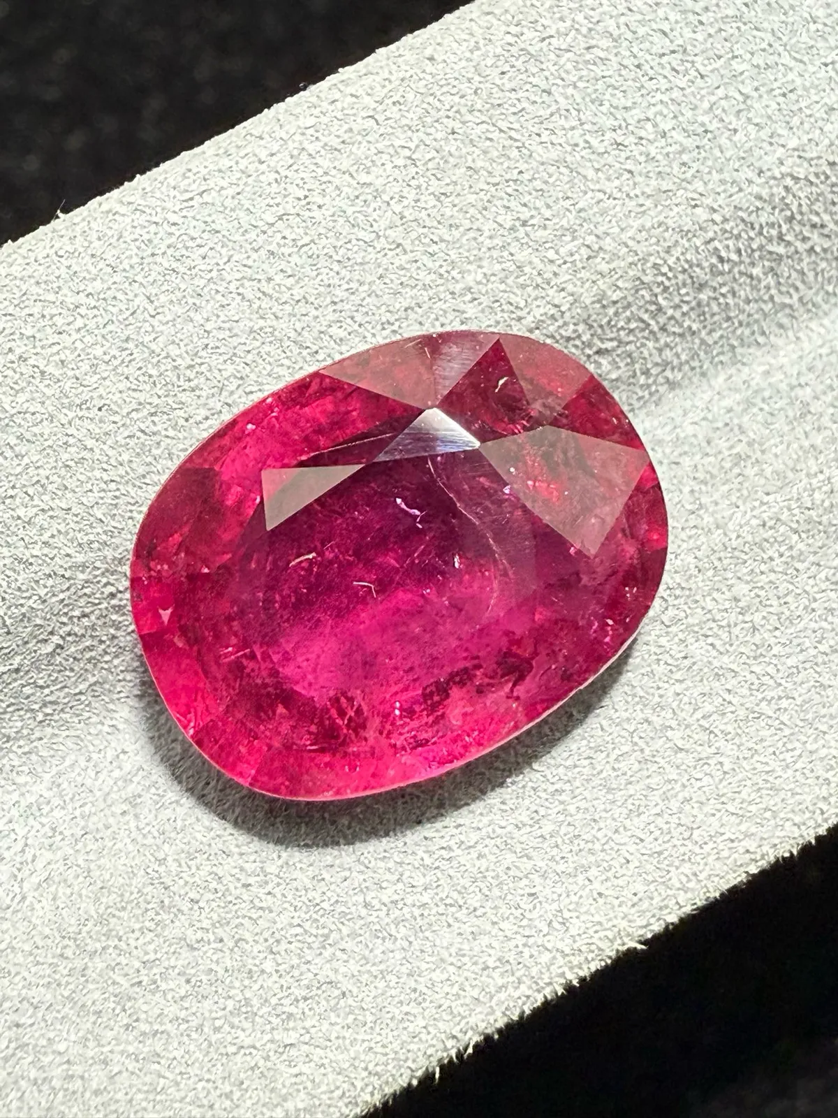 【高端珠宝】天然极美卢比来碧玺裸石
重量: 13.2ct  规格: 17.3*13.3*7.6毫米
