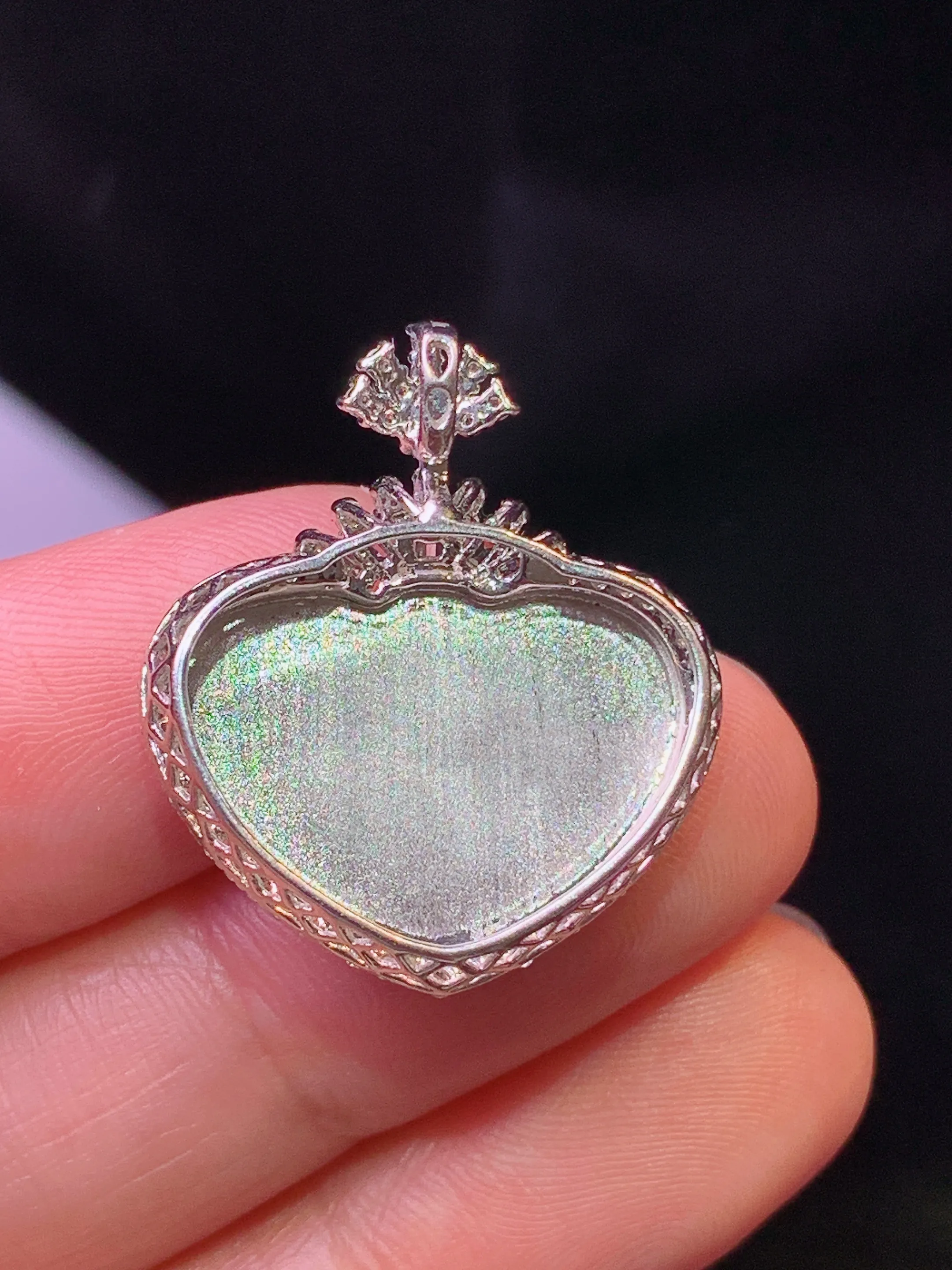 18k金钻镶嵌满绿如意吊坠 玉质细腻 色泽清新艳丽 整体尺寸25.6*22.2*6.5