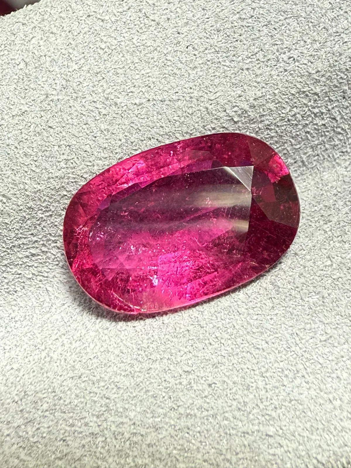 【高端珠宝】天然极美卢比来碧玺裸石
重量: 4.125ct  规格: 13.3*8.8*4.8毫米
