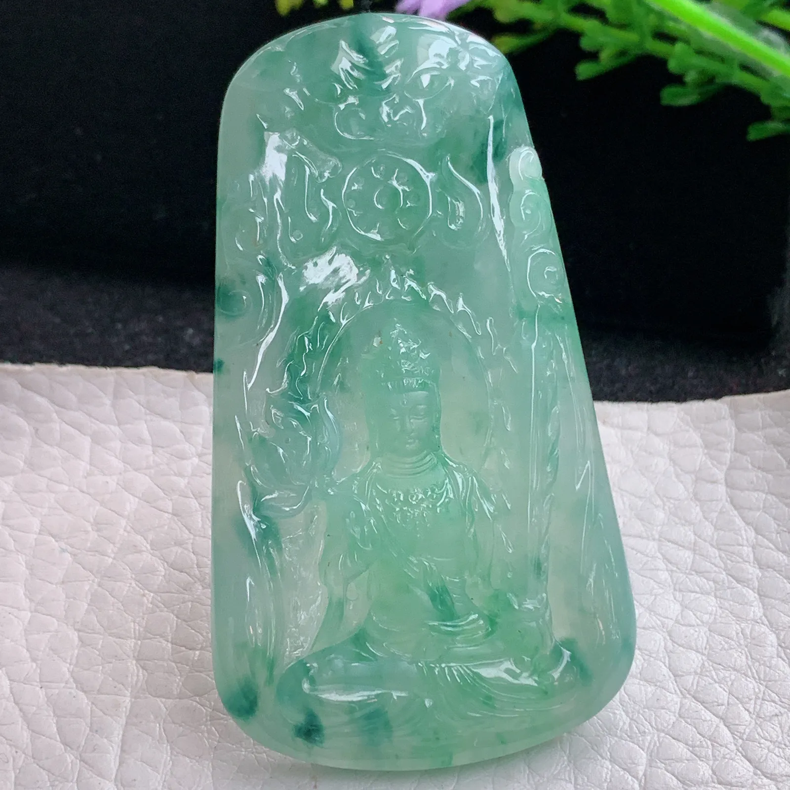 kh实拍64.2*36*5.5缅甸翡翠精雕满绿飘花虚空藏玉吊坠 玉挂件