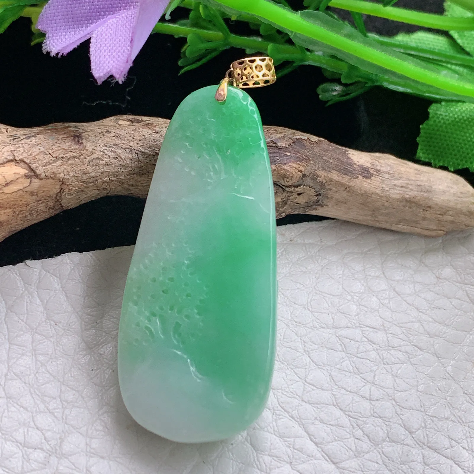 ws实拍43*18.8*11.3缅甸翡翠精雕清新飘绿山水 富甲天下玉吊坠 玉挂件