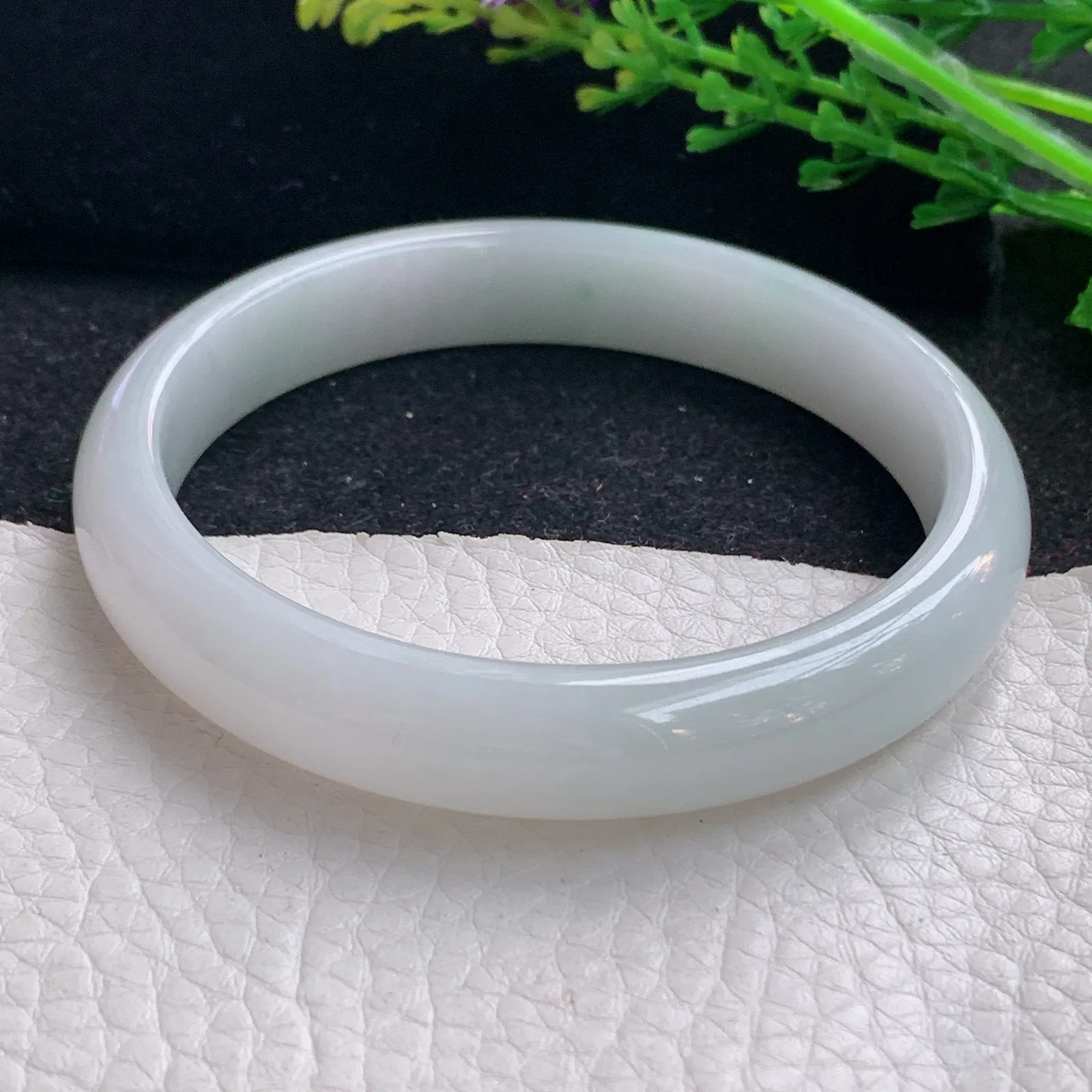 nr自然光58.5*11*7平安镯 缅甸翡翠a货玉手镯白月光宽边玉手环 叮当镯