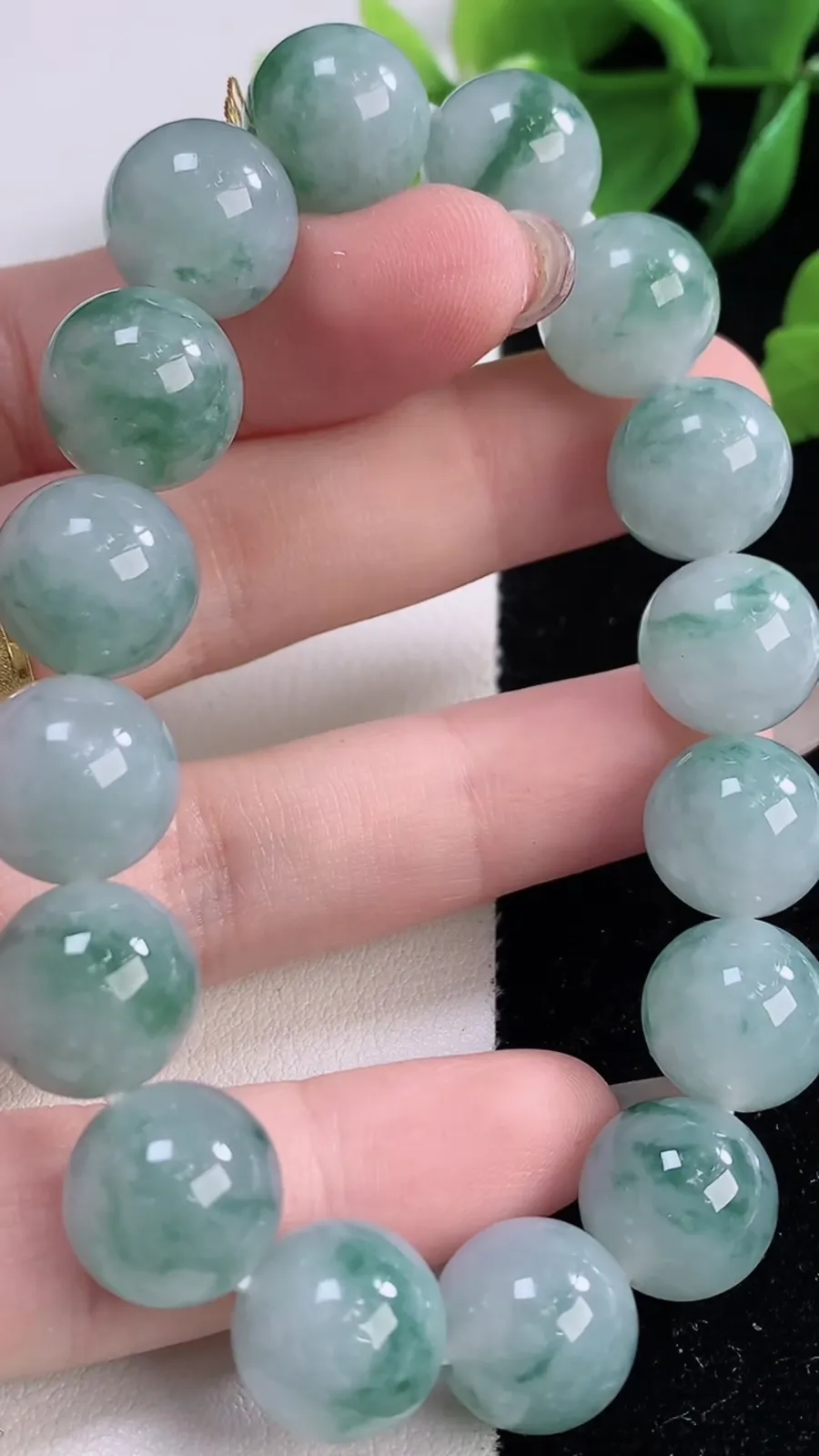 翡翠a货飘花圆珠手串，尺寸12.3-16颗，重量:54.17g