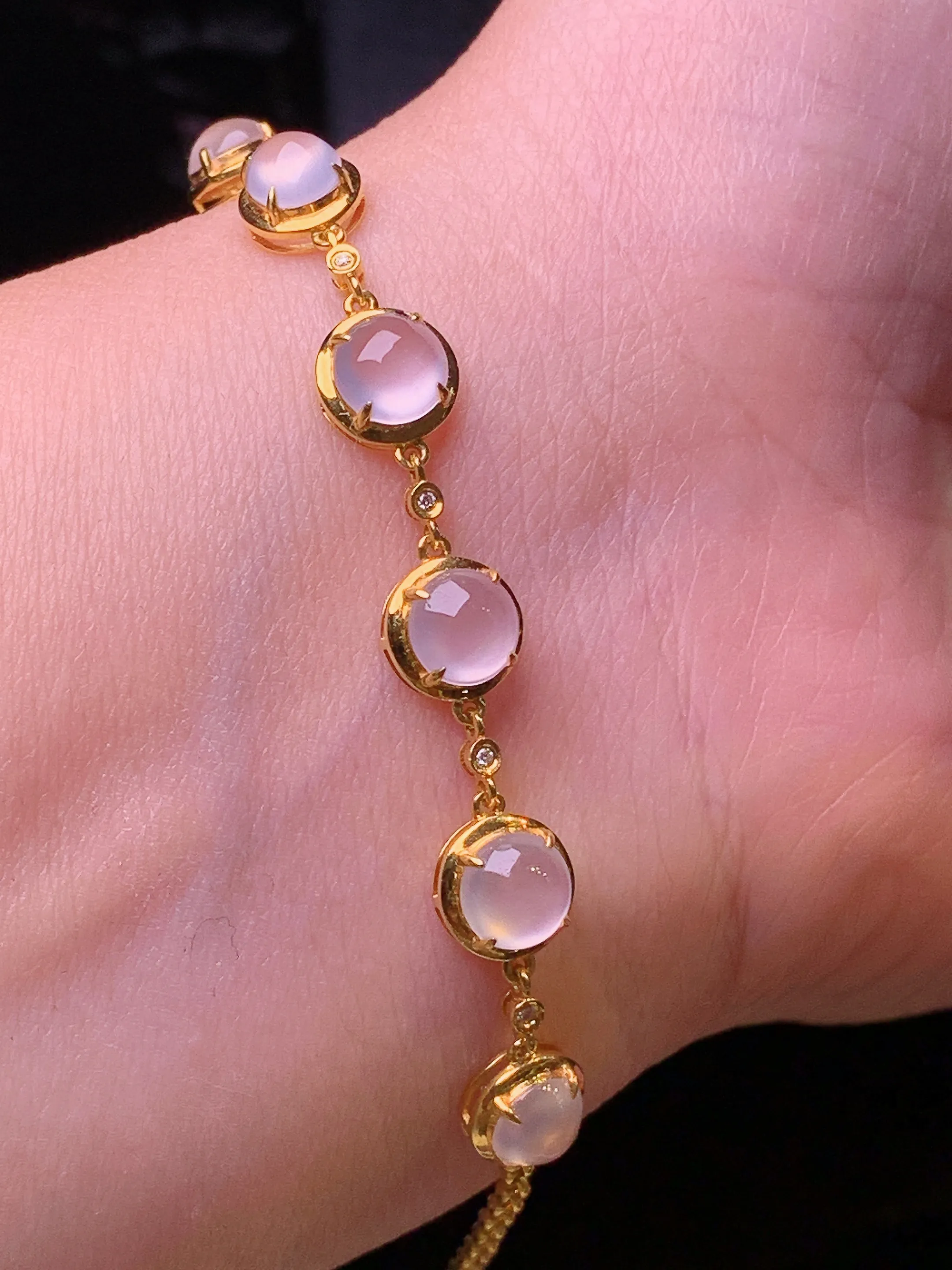 18k金镶嵌冰种蛋面手链 玉质细腻 色泽清新艳丽 整体尺寸76*7.3*5