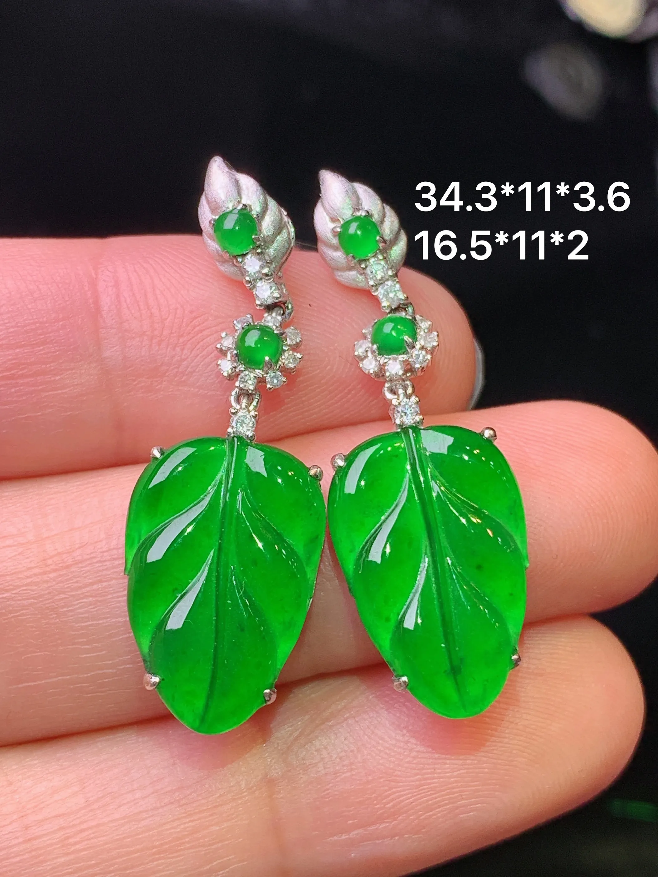 18k金钻镶嵌满绿树叶耳坠 玉质细腻 色泽清新艳丽 整体尺寸34.3*11*3.6
