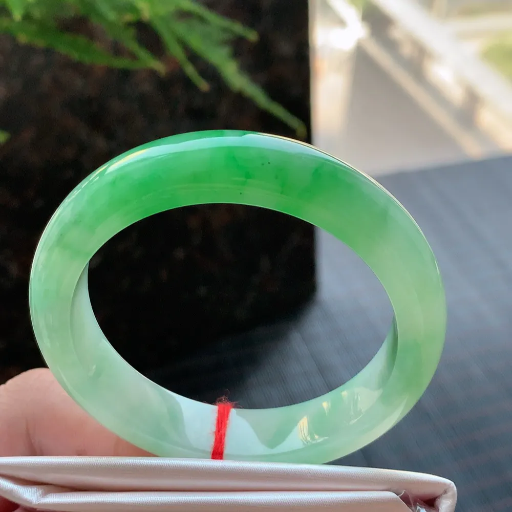 正圈冰阳绿 无瑕 尺寸:50.7/12.1/7.7 种色兼备