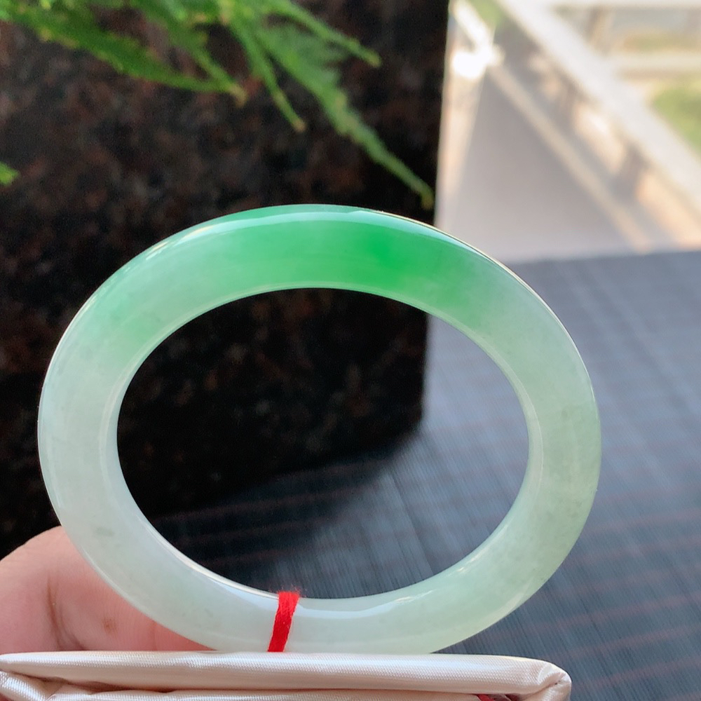 圆条高冰阳绿 无瑕 尺寸:52.7/9.4 种色兼备🥰🥰