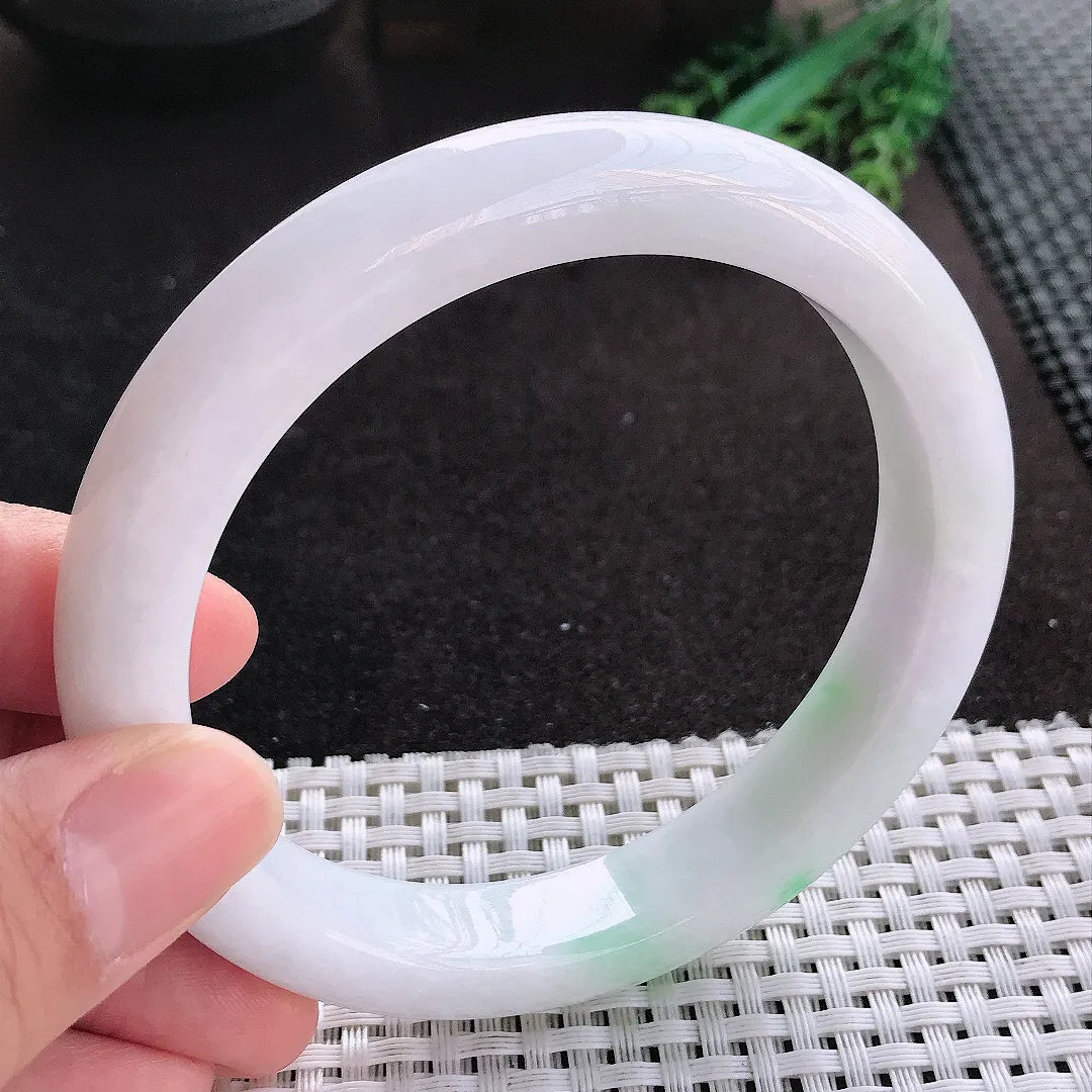 天然A货翡翠64.5/12.3/9.3老坑秀气温润大圈口飘绿手镯宽边玉镯