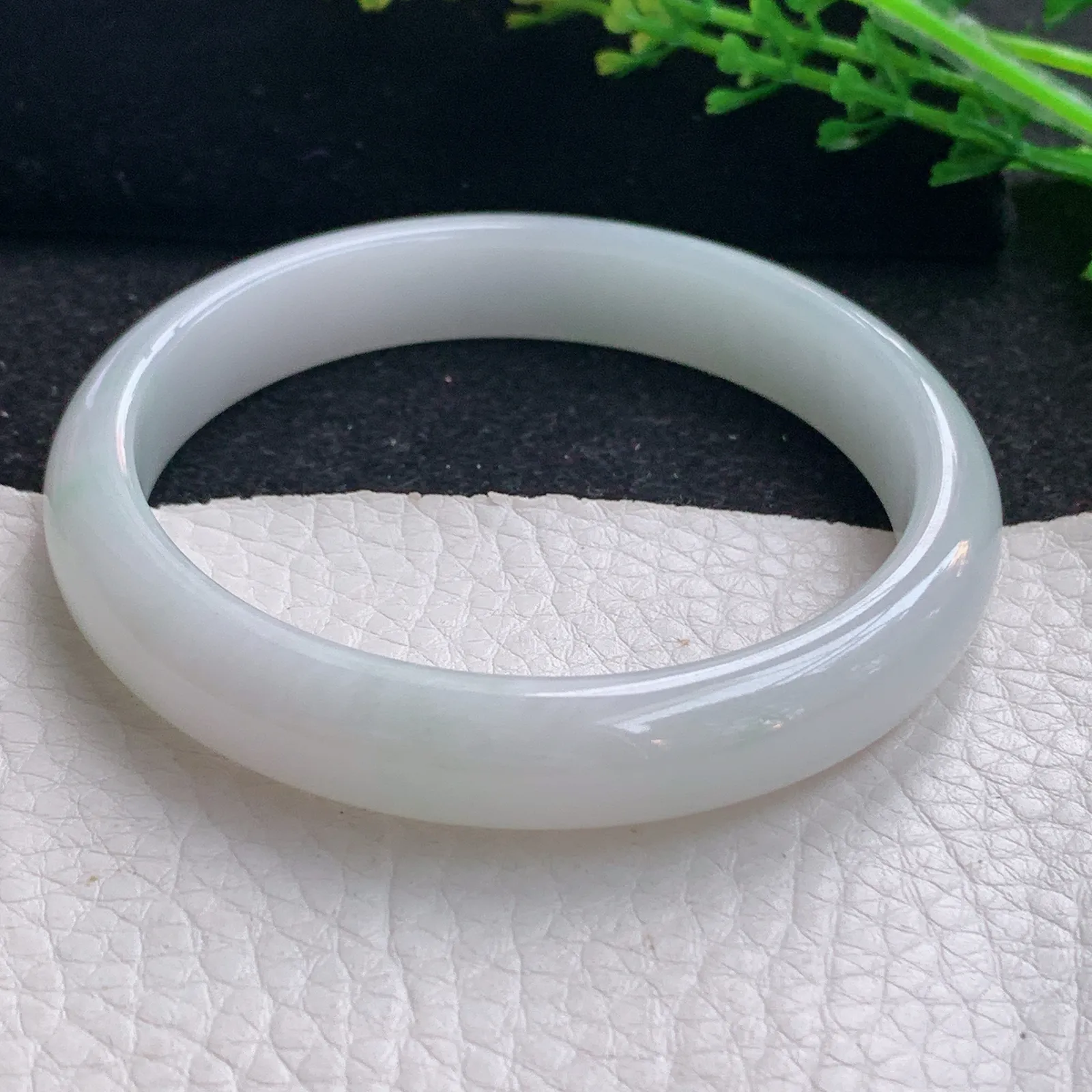 nr自然光58.5*11*7平安镯 缅甸翡翠a货玉手镯白月光宽边玉手环 叮当镯