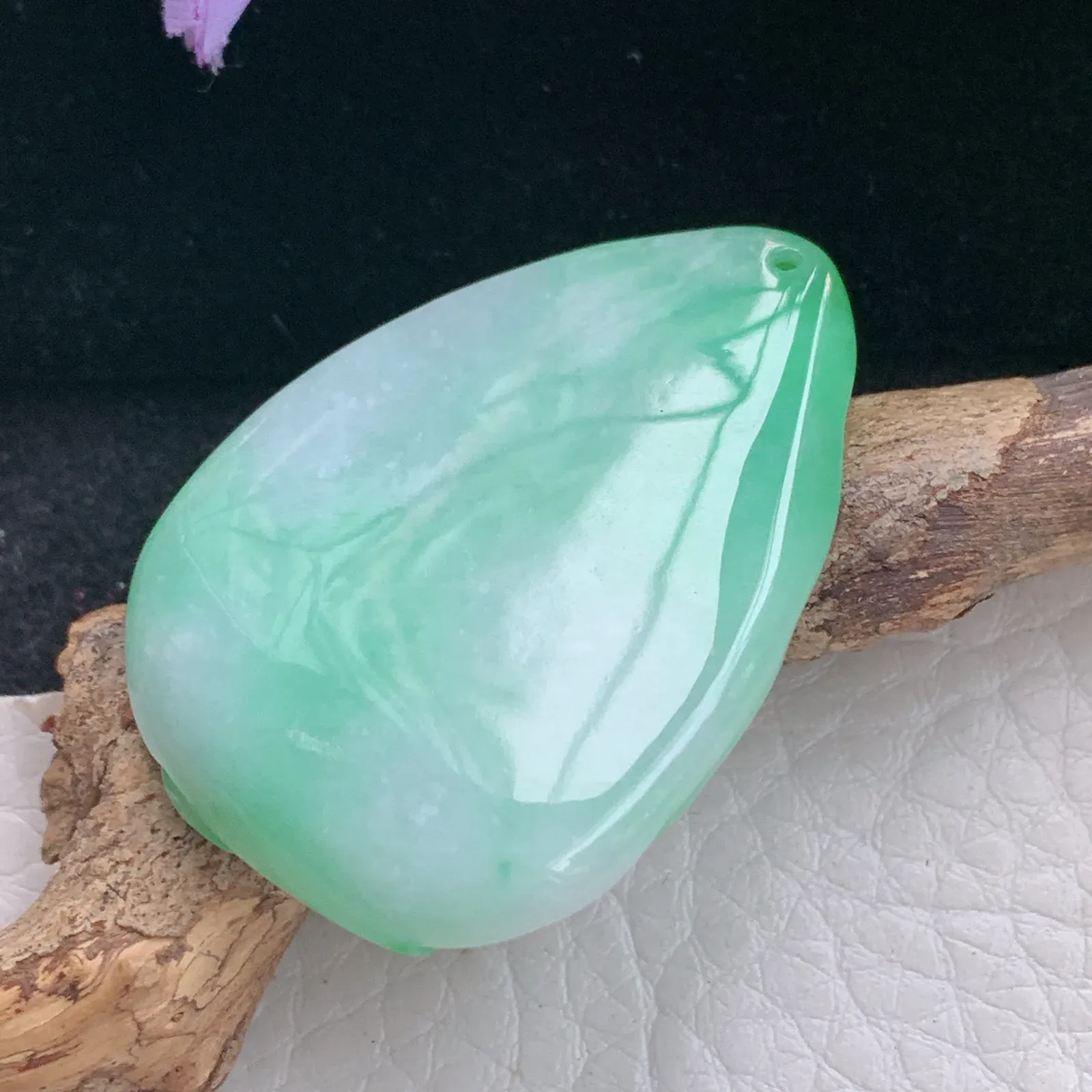 ws实拍39*27.8*7缅甸翡翠精雕孔雀开屏 好运连绵玉吊坠 玉挂件