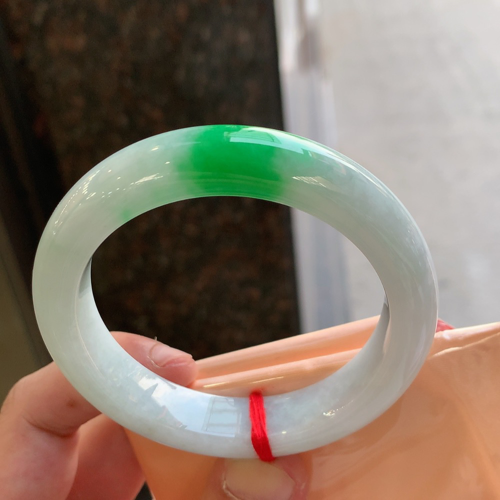 正圈冰糯阳绿 一丝细纹 尺寸:56.9/12.8/9.2 色好