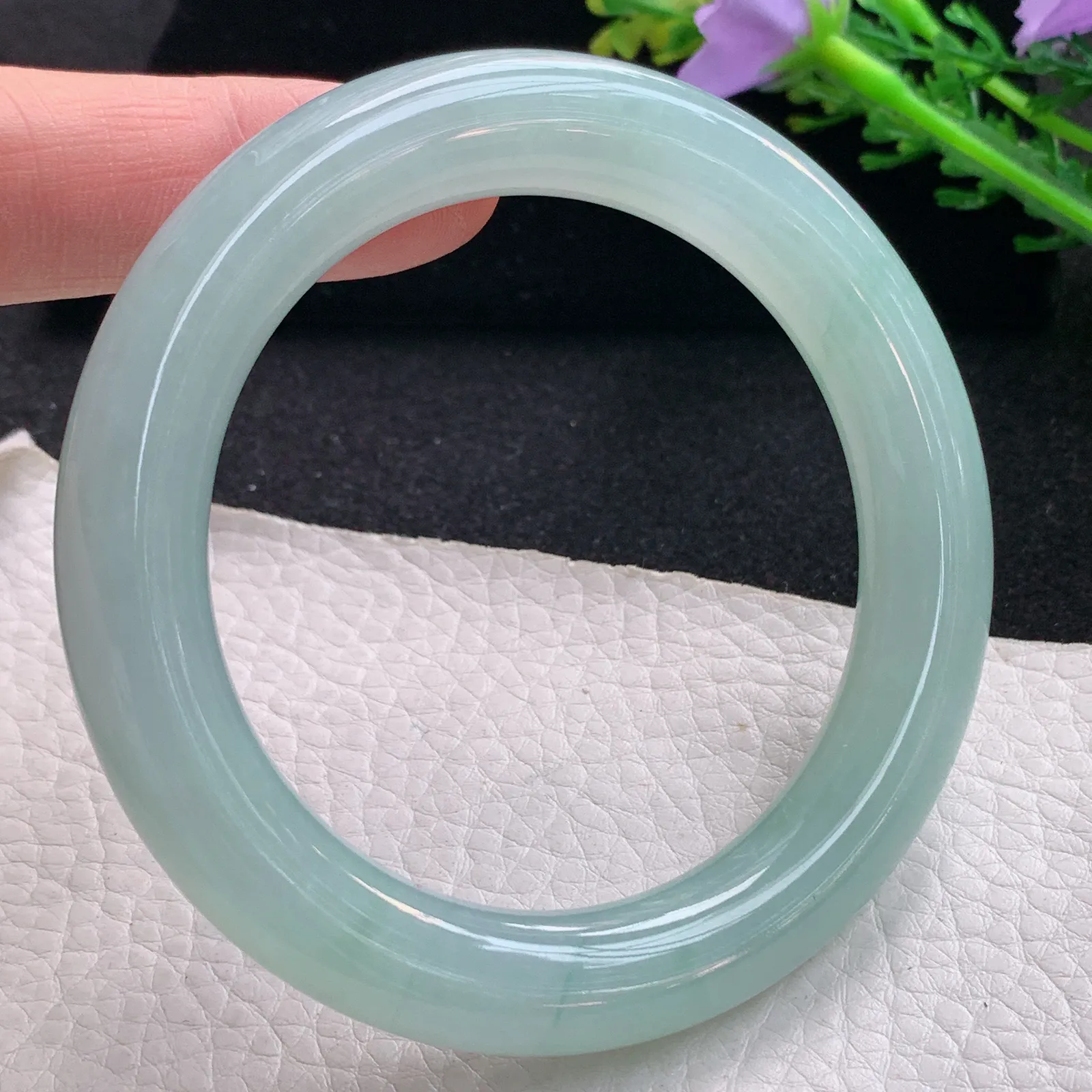 xo自然光57*10.9美人镯 缅甸翡翠a货玉手镯浅绿圆条玉手环