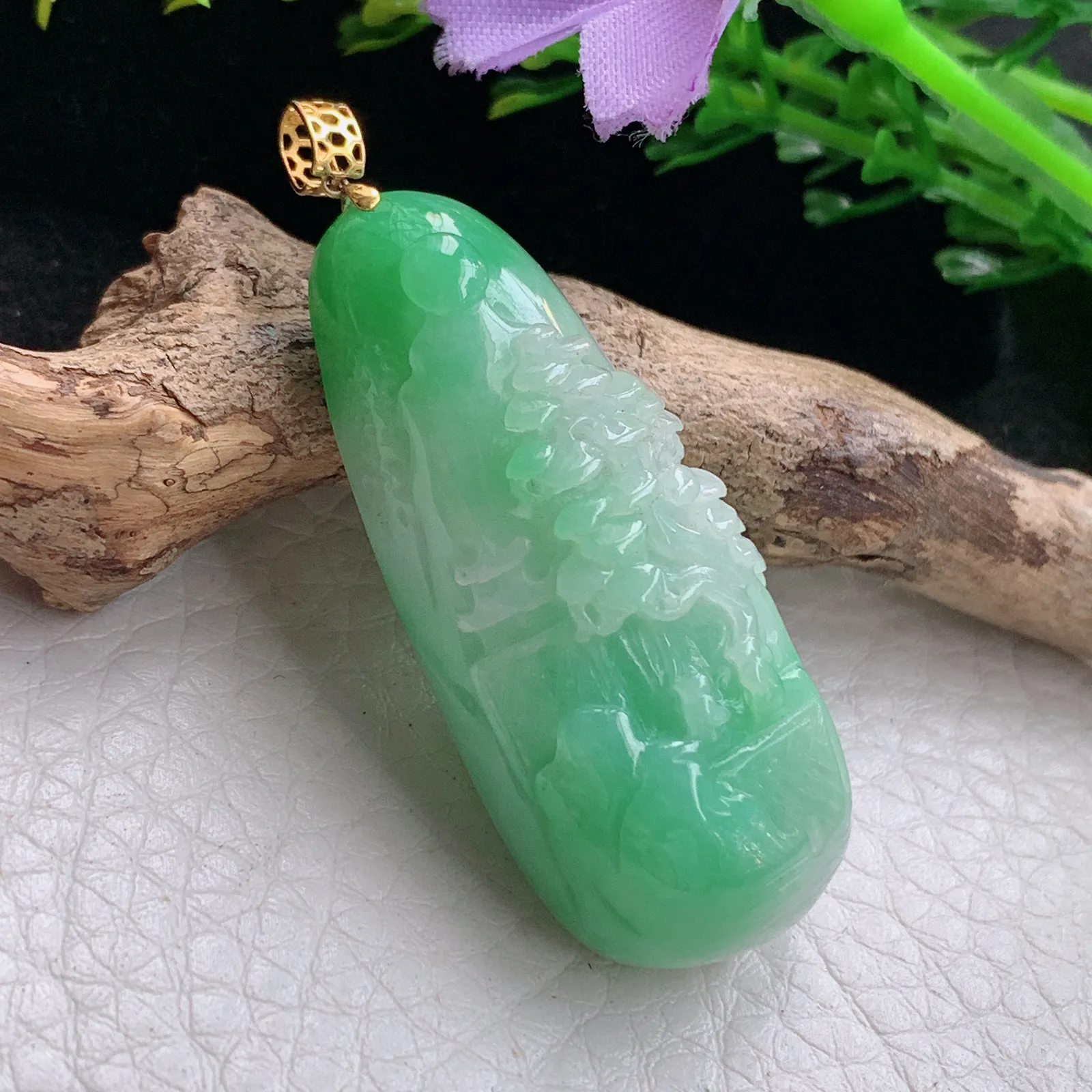ws实拍43*18.8*11.3缅甸翡翠精雕清新飘绿山水 富甲天下玉吊坠 玉挂件
