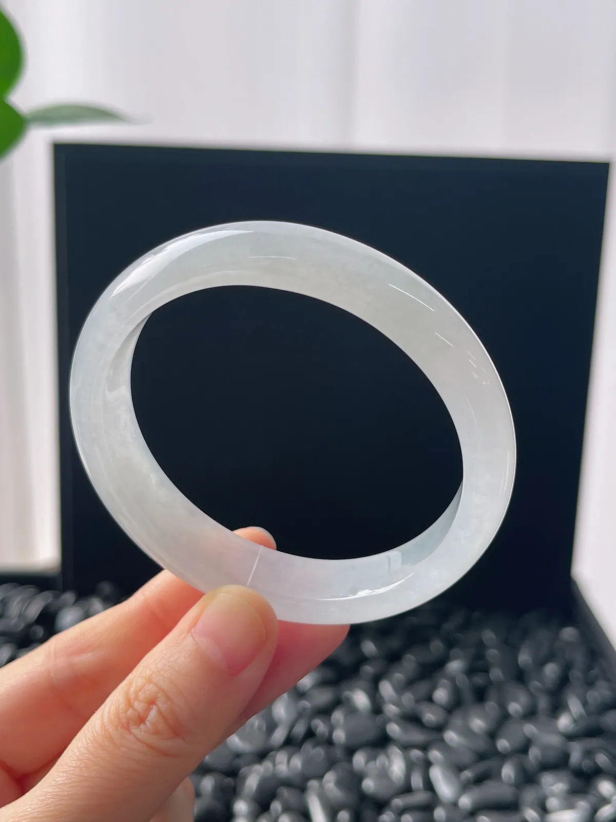 贵妃镯55.8圈口，翡翠冰糯种白色手镯