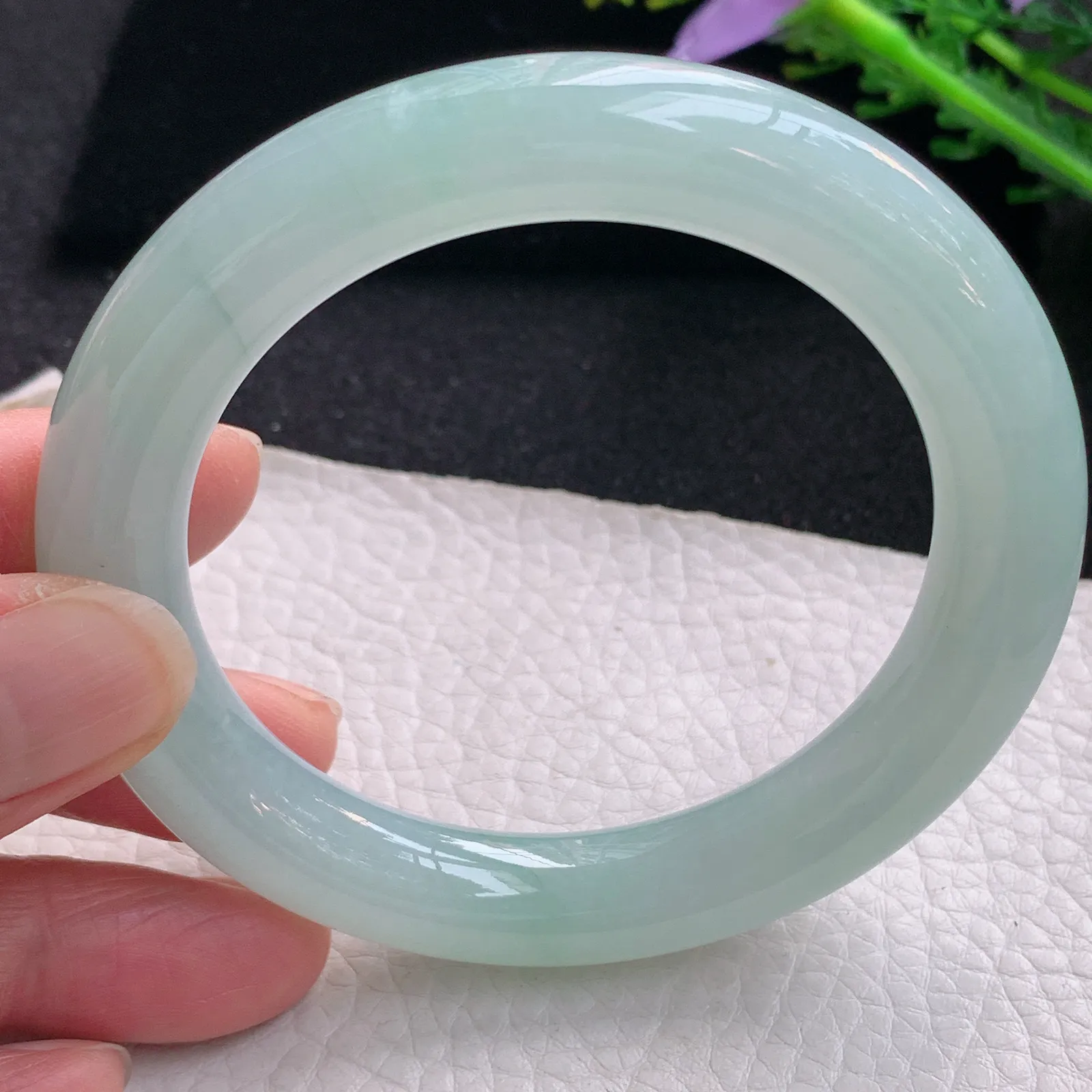 xo自然光57*10.9美人镯 缅甸翡翠a货玉手镯浅绿圆条玉手环