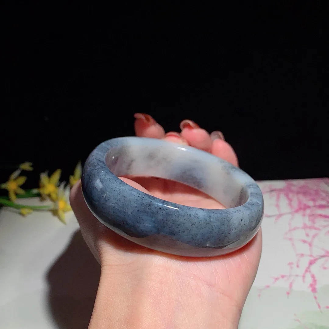 和田玉59圈口青花手镯！玉质细腻油润 底色纯净 无裂无杂 脂粉好，品质好！