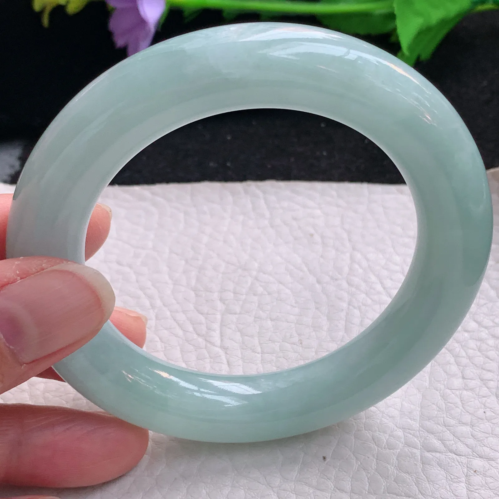 js自然光56.5*12*12.5胖圆镯 缅甸翡翠a货玉手镯浅绿圆条玉手环