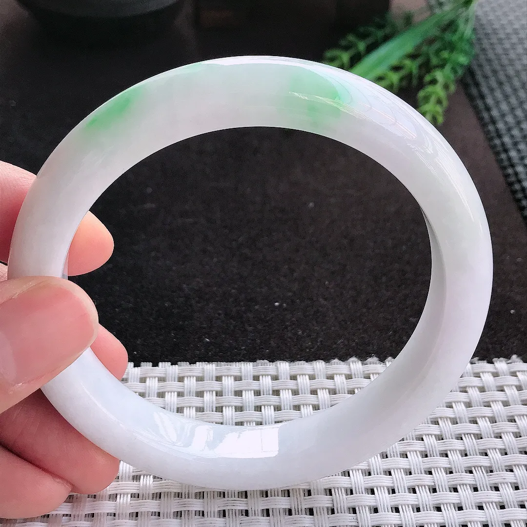 天然A货翡翠64.5/12.3/9.3老坑秀气温润大圈口飘绿手镯宽边玉镯