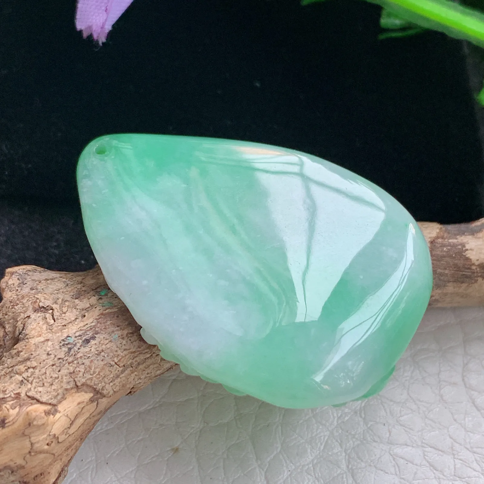 ws实拍39*27.8*7缅甸翡翠精雕孔雀开屏 好运连绵玉吊坠 玉挂件