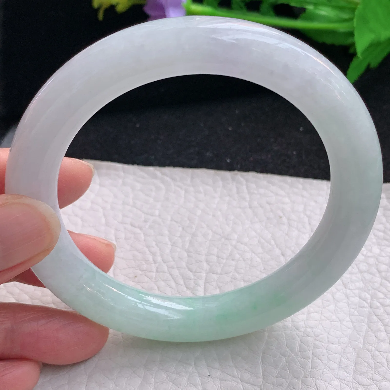 yh大圈口62*11美人镯 缅甸翡翠a货玉手镯飘绿圆条玉手环 叮当镯