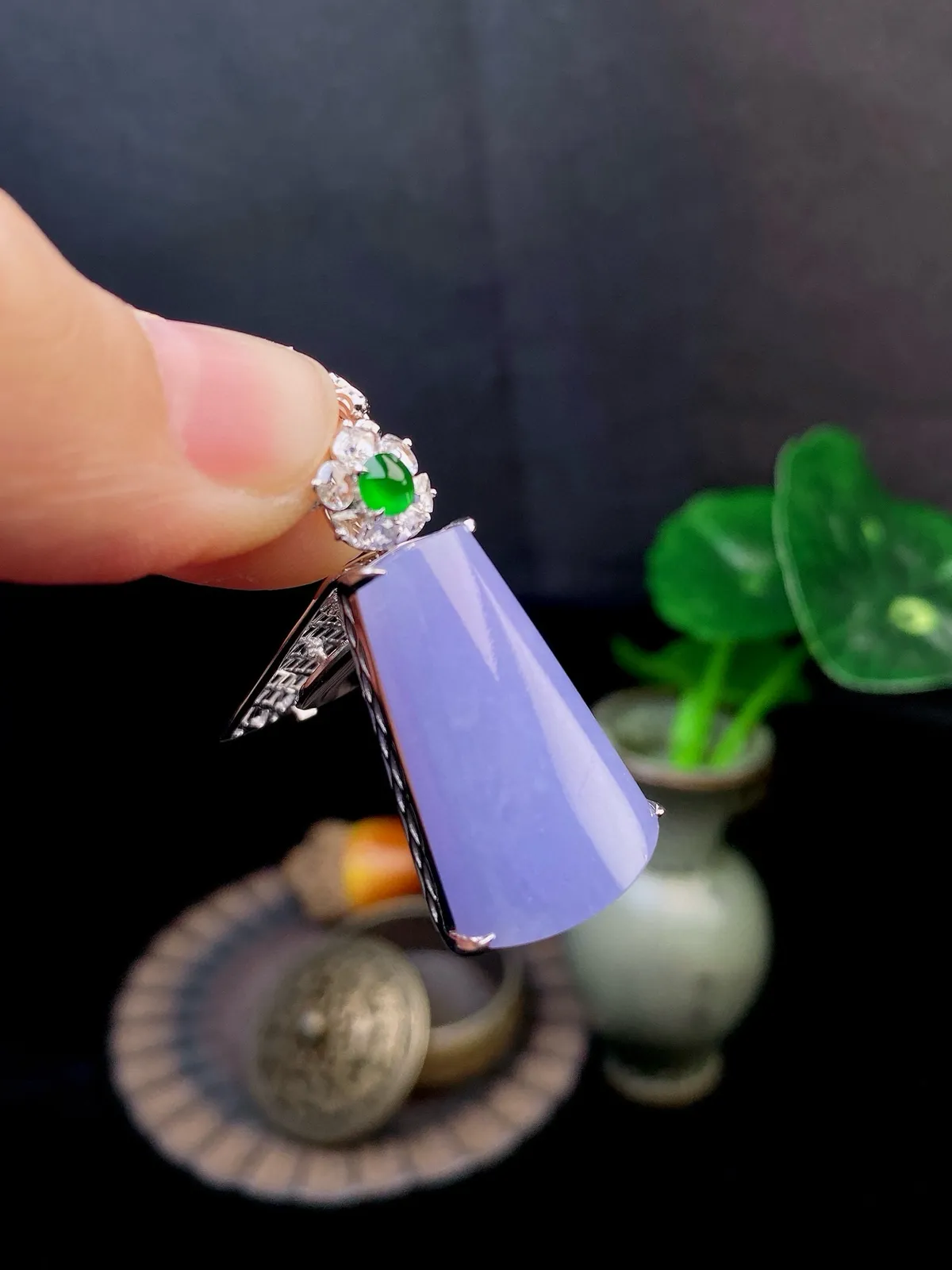 【冰种紫无事柱吊坠】少见的冰紫无事柱，质地细腻，妖紫色泽，光泽度不错，18k金钻镶嵌，裸石尺寸24.