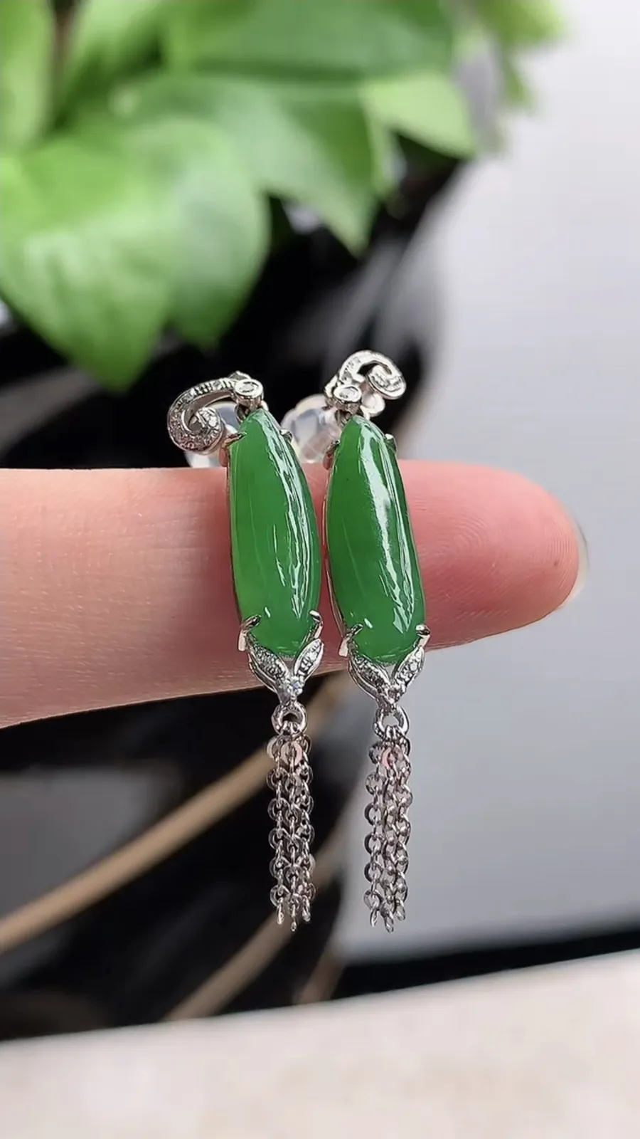 a货翡翠老坑冰种18K金镶嵌满绿福瓜耳坠 尺寸15.8×4.9×4.8mm 重量2.75g 1205