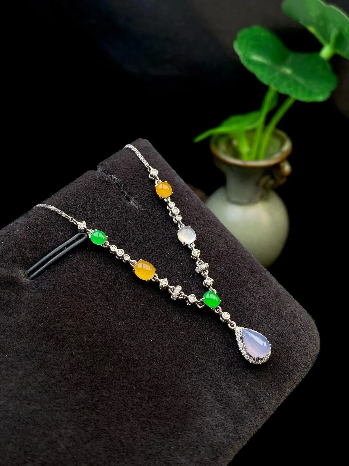 【冰种紫水滴吊坠】质地细腻，冰透纯净，唯美漂亮，珍藏品质，18K金钻镶嵌，裸石尺寸6.5*4.5*2