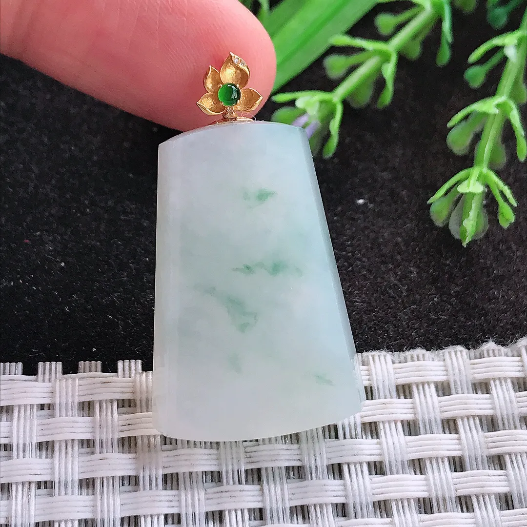 天然A货翡翠31/22/5老坑18k金镶嵌秀气冰润飘花无事牌吊坠翡翠玉挂件