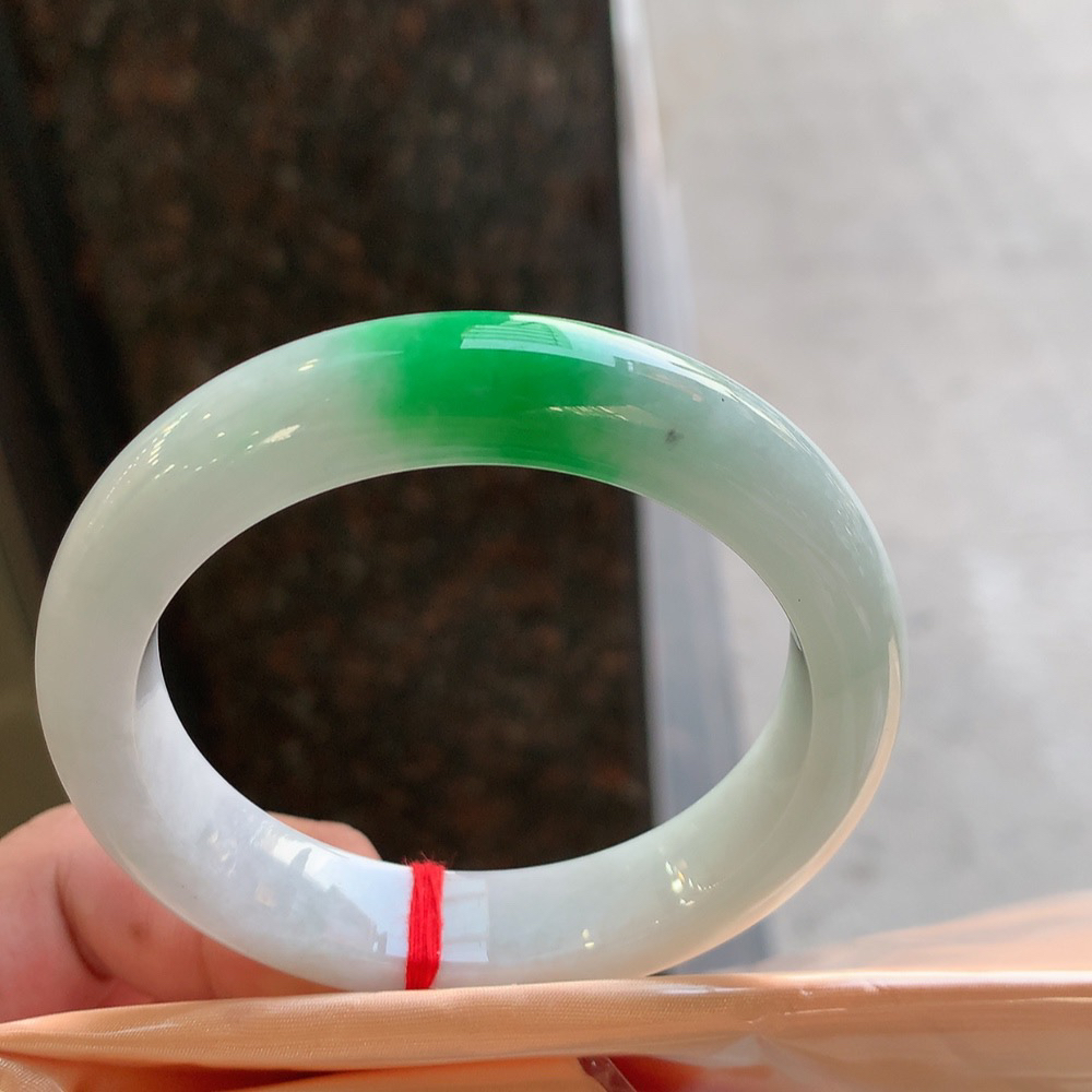 正圈冰糯阳绿 一丝细纹 尺寸:56.9/12.8/9.2 色好