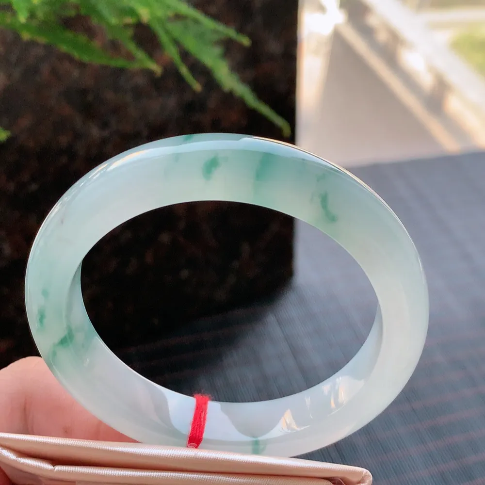 正圈高冰飘花 无瑕 尺寸:57.6/12.4/8.8 花美 种水好