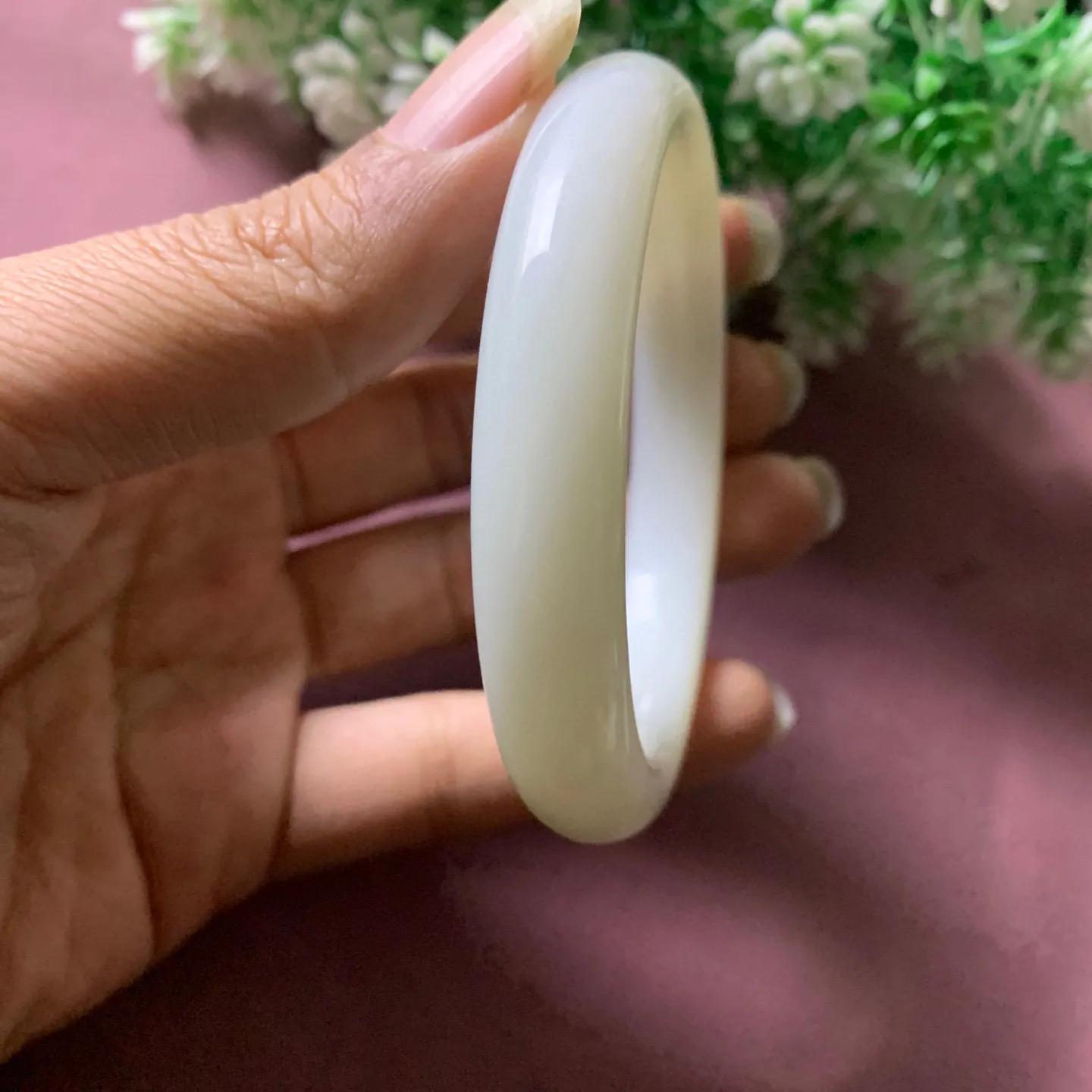 和田玉58圈口羊脂白手镯，玉质细腻油润 底色纯净脂粉好，品质好