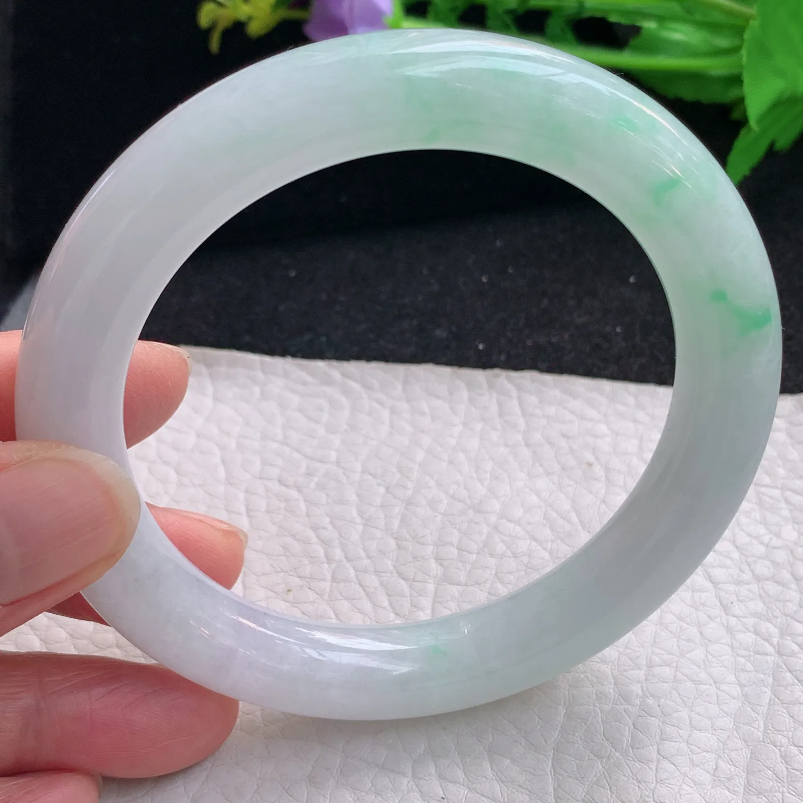 yh大圈口62*11美人镯 缅甸翡翠a货玉手镯飘绿圆条玉手环 叮当镯