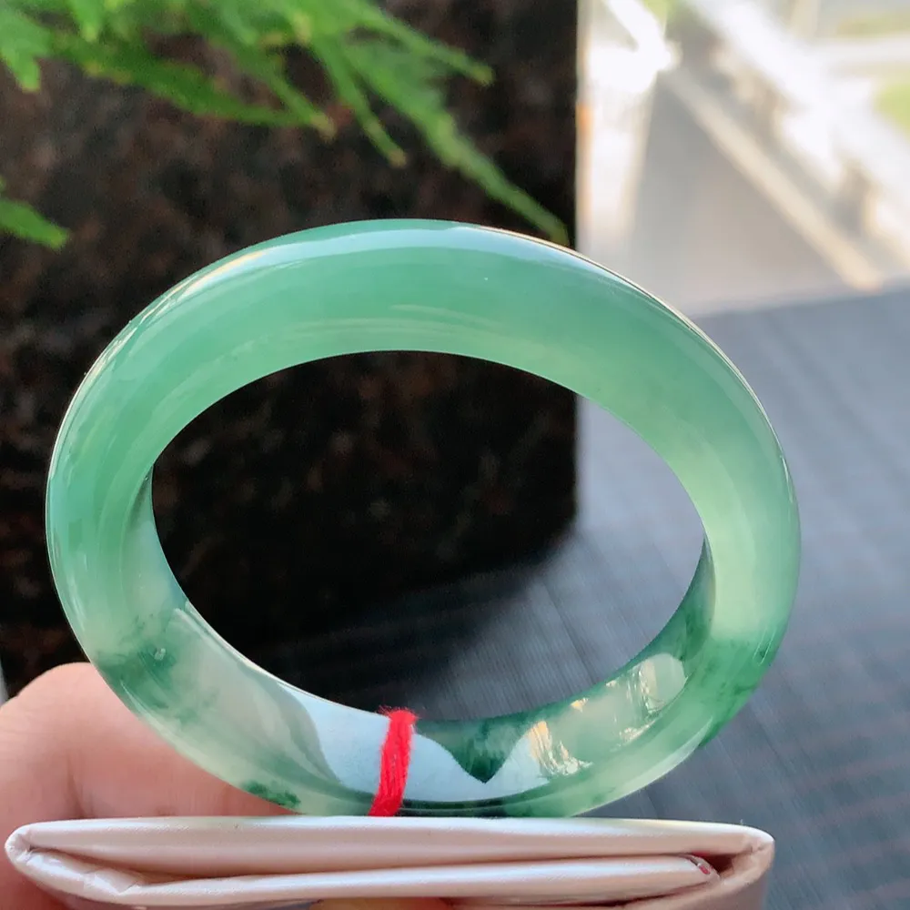 正圈高冰飘花 无瑕 尺寸:53.1/12.1/8.2 花美 种水好