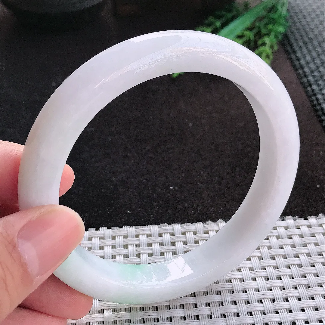 天然A货翡翠64.5/12.3/9.3老坑秀气温润大圈口飘绿手镯宽边玉镯