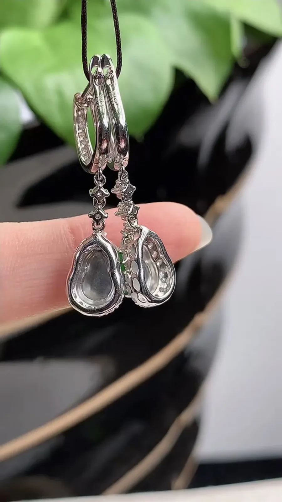 a货翡翠老坑冰种18K金伴钻镶嵌满绿葫芦耳坠 尺寸7×4.6×5.8mm 重量3.52g 1205