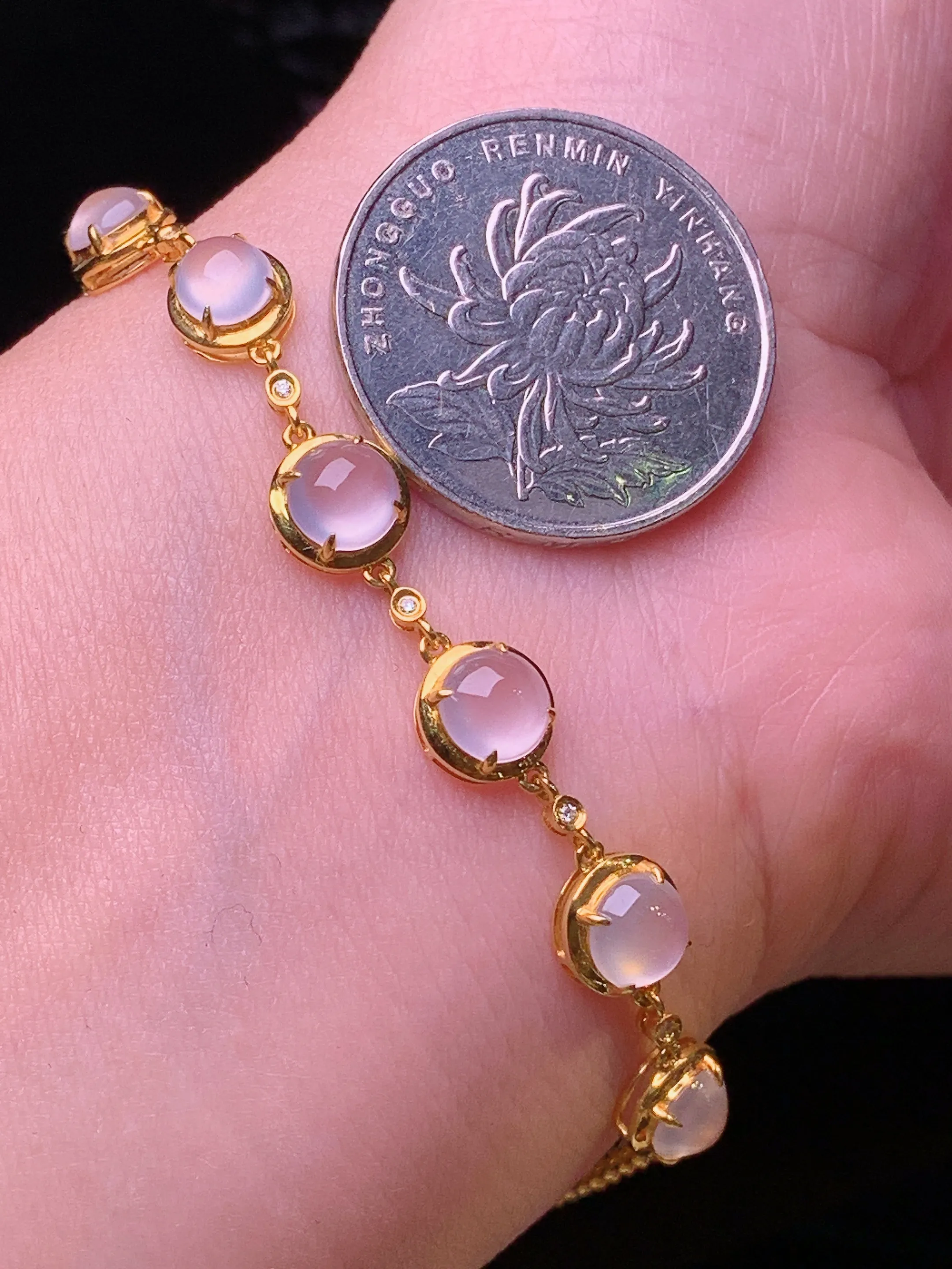 18k金镶嵌冰种蛋面手链 玉质细腻 色泽清新艳丽 整体尺寸76*7.3*5