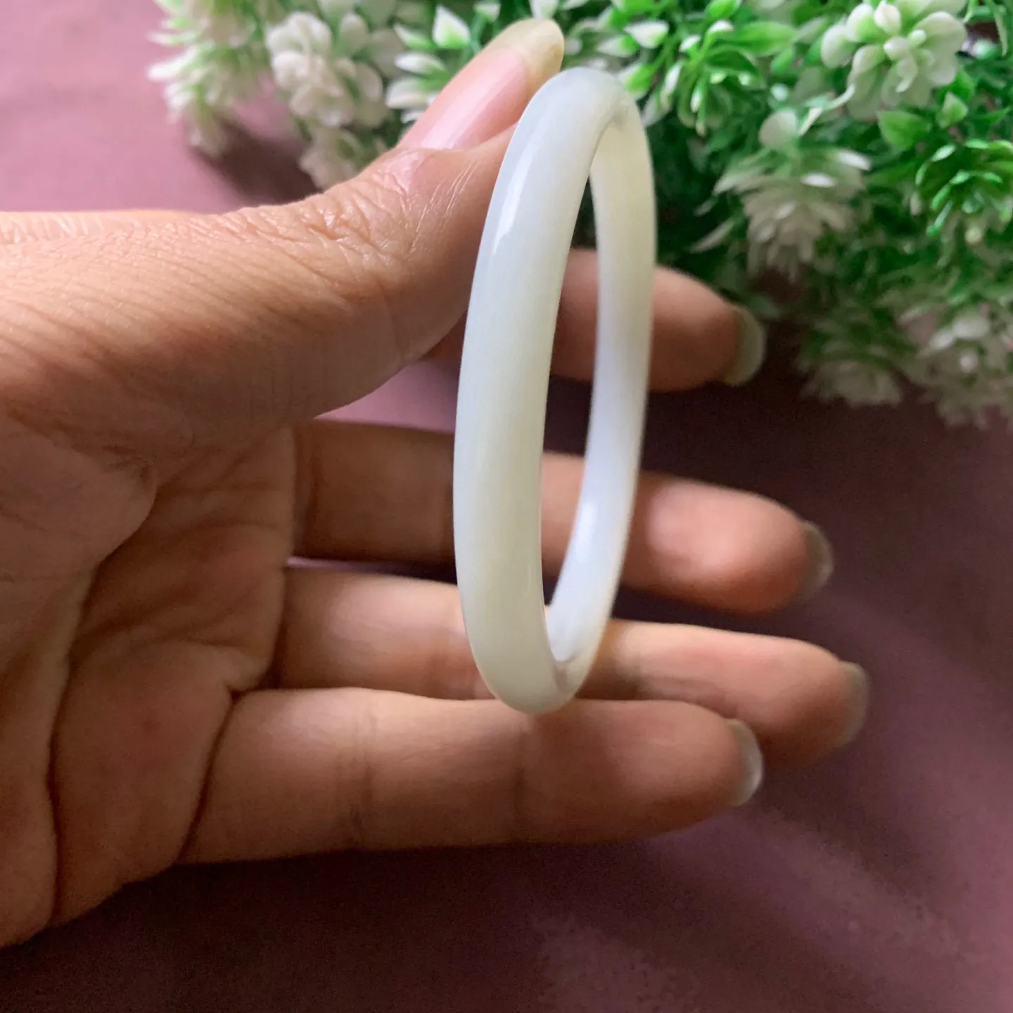 和田玉54圈口羊脂白手镯，玉质细腻油润 底色纯净脂粉好，品质好