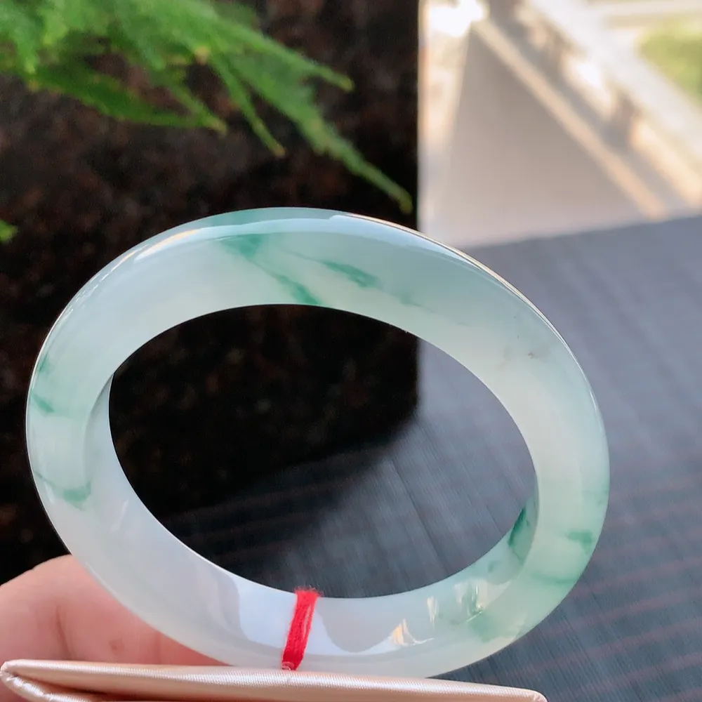 正圈高冰飘花 无瑕 尺寸:57.6/12.4/8.8 花美 种水好