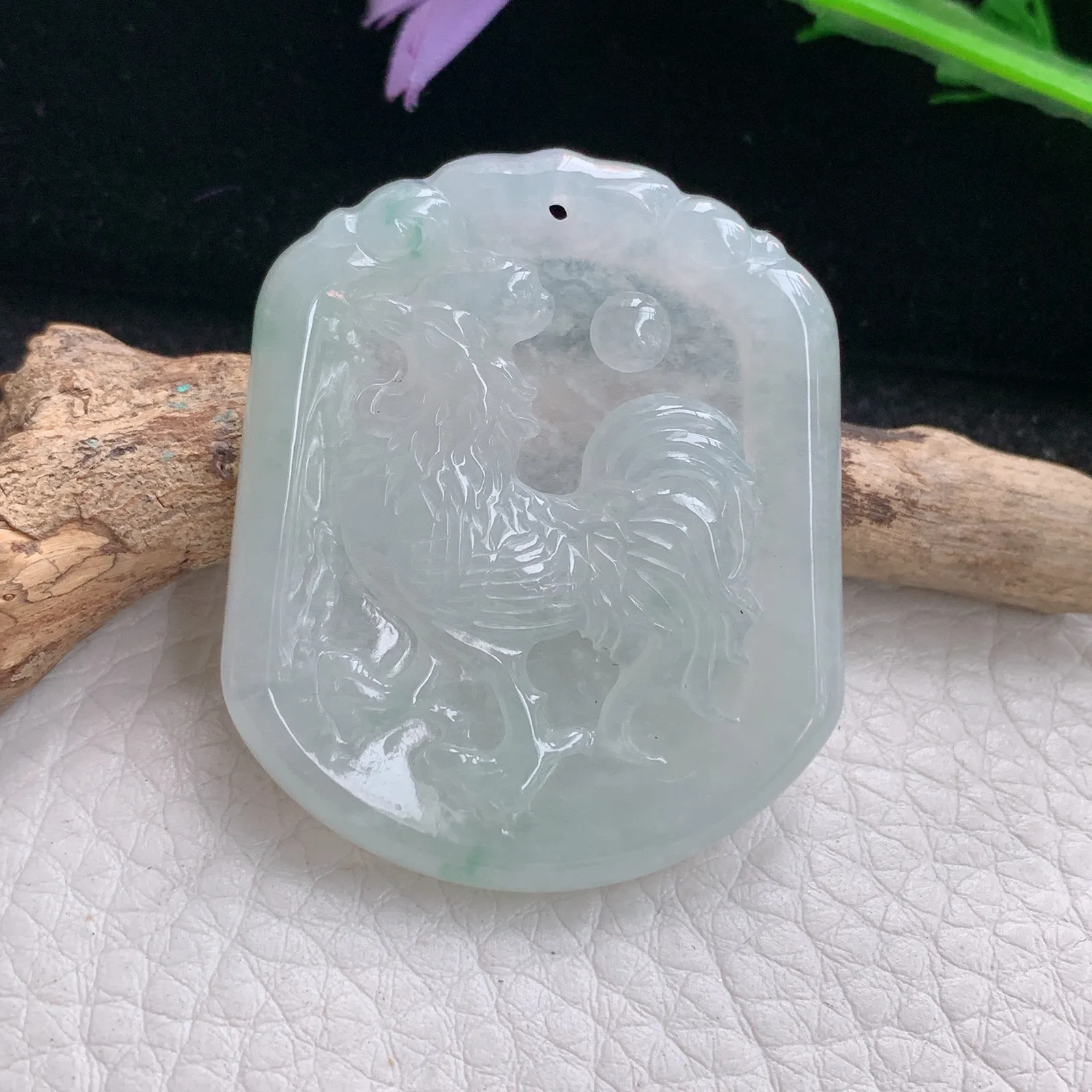 kh实拍42.2*35.8*4.8缅甸翡翠精雕金鸡独立 生肖鸡玉吊坠 玉挂件